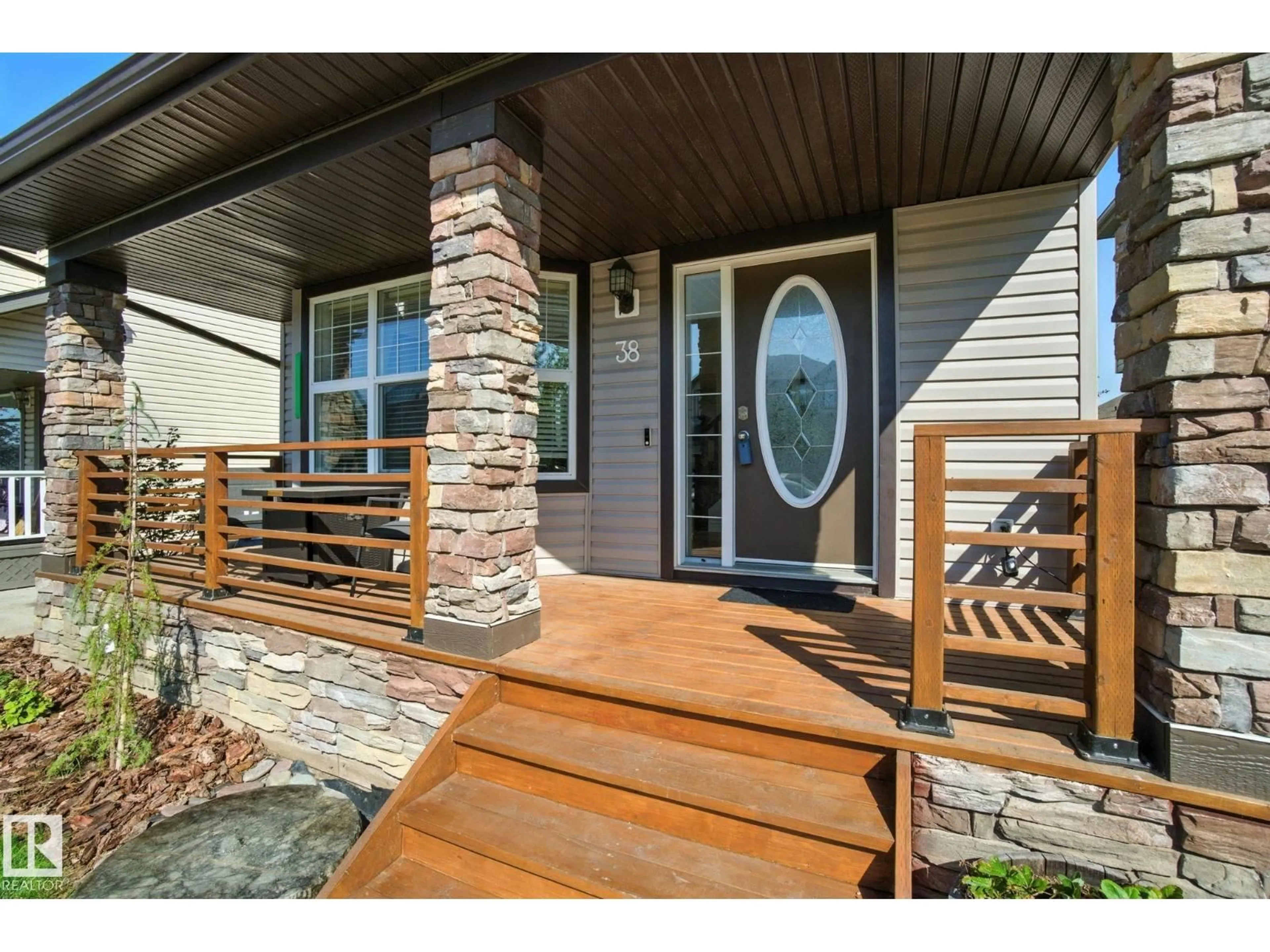 Indoor entryway for 38 VAUGHN AV, Spruce Grove Alberta T7X4R9