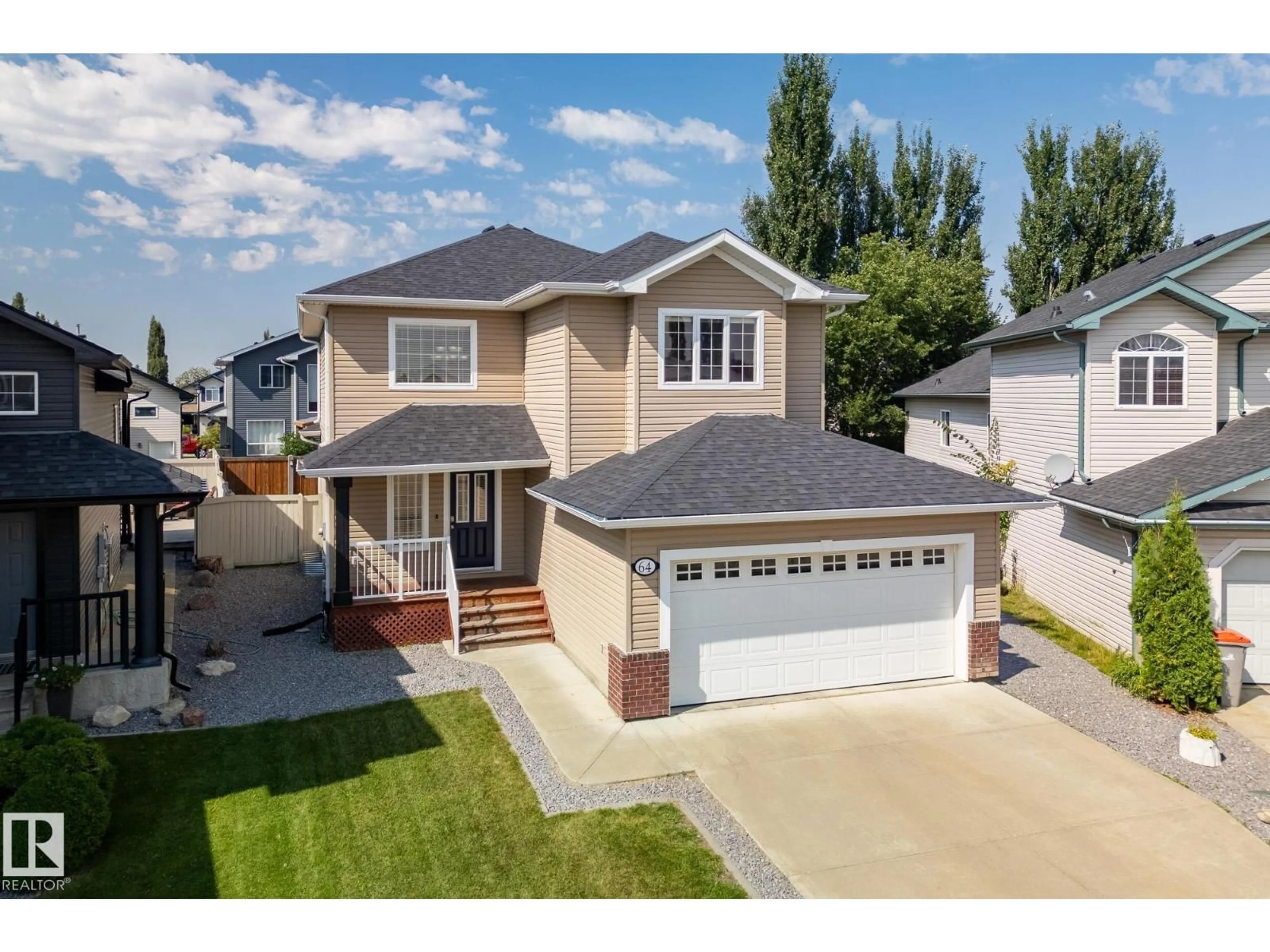 Home with vinyl exterior material, street for 64 WILLOWBY CL, Stony Plain Alberta T7Z2X5