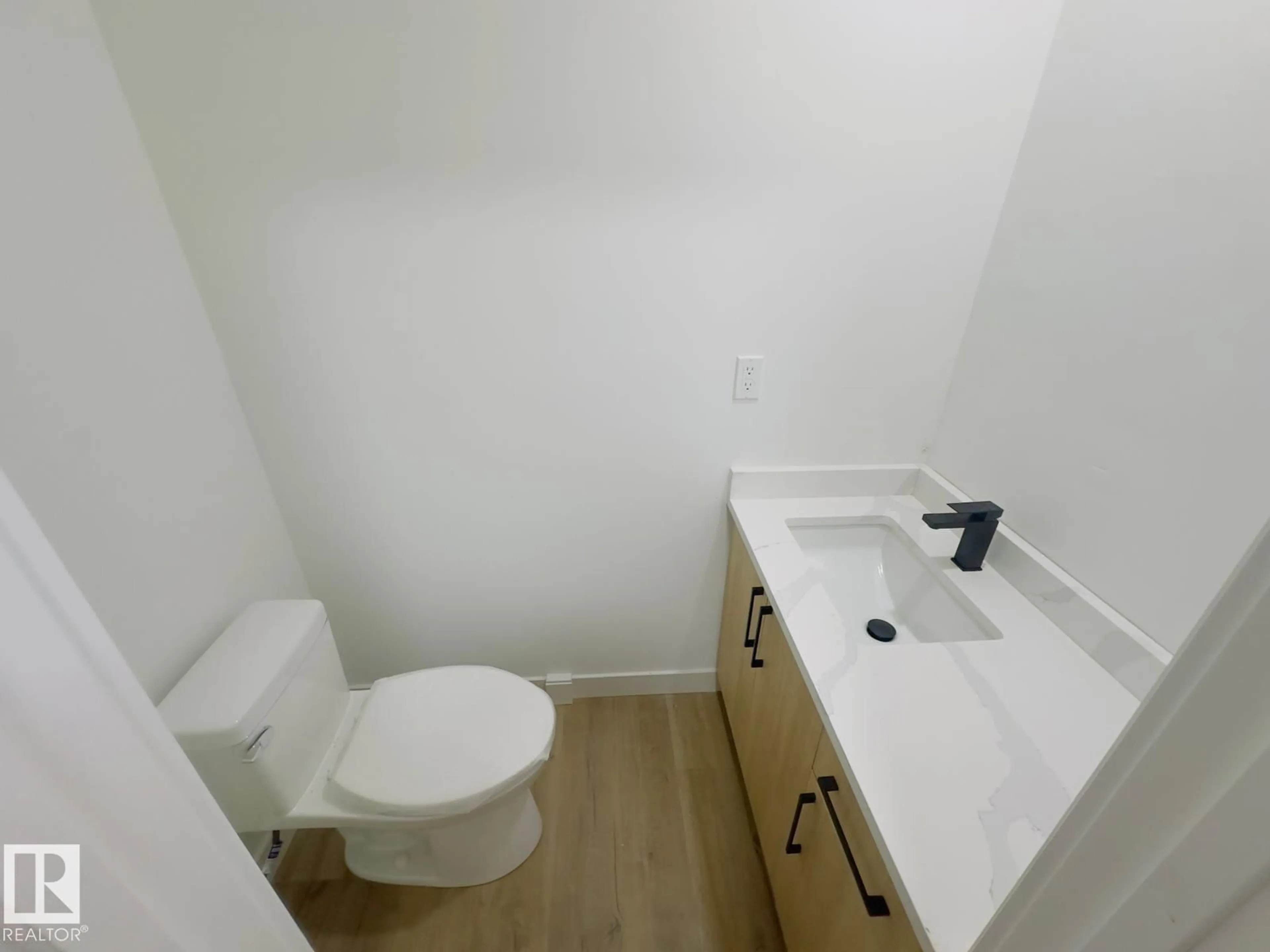 A pic of a room for 15911 108 AV, Edmonton Alberta T5P1A8