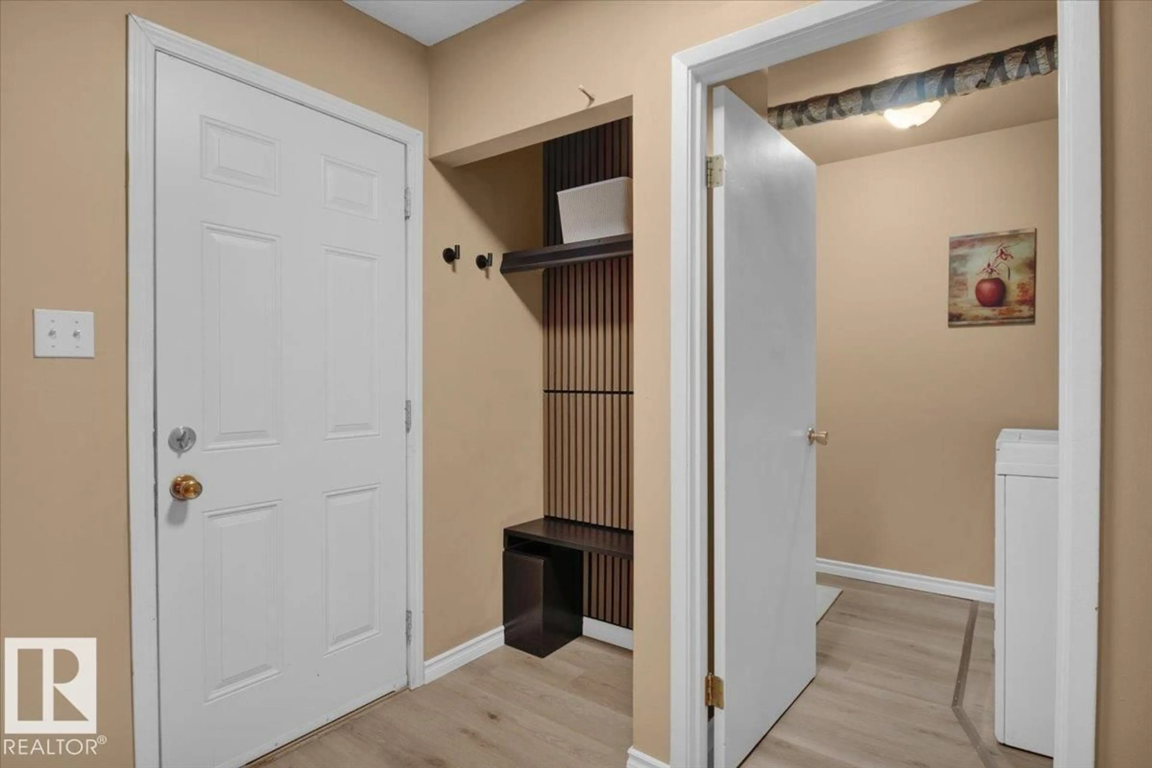 Indoor entryway for NW - 500 2908 116A AV, Edmonton Alberta T5W4R7