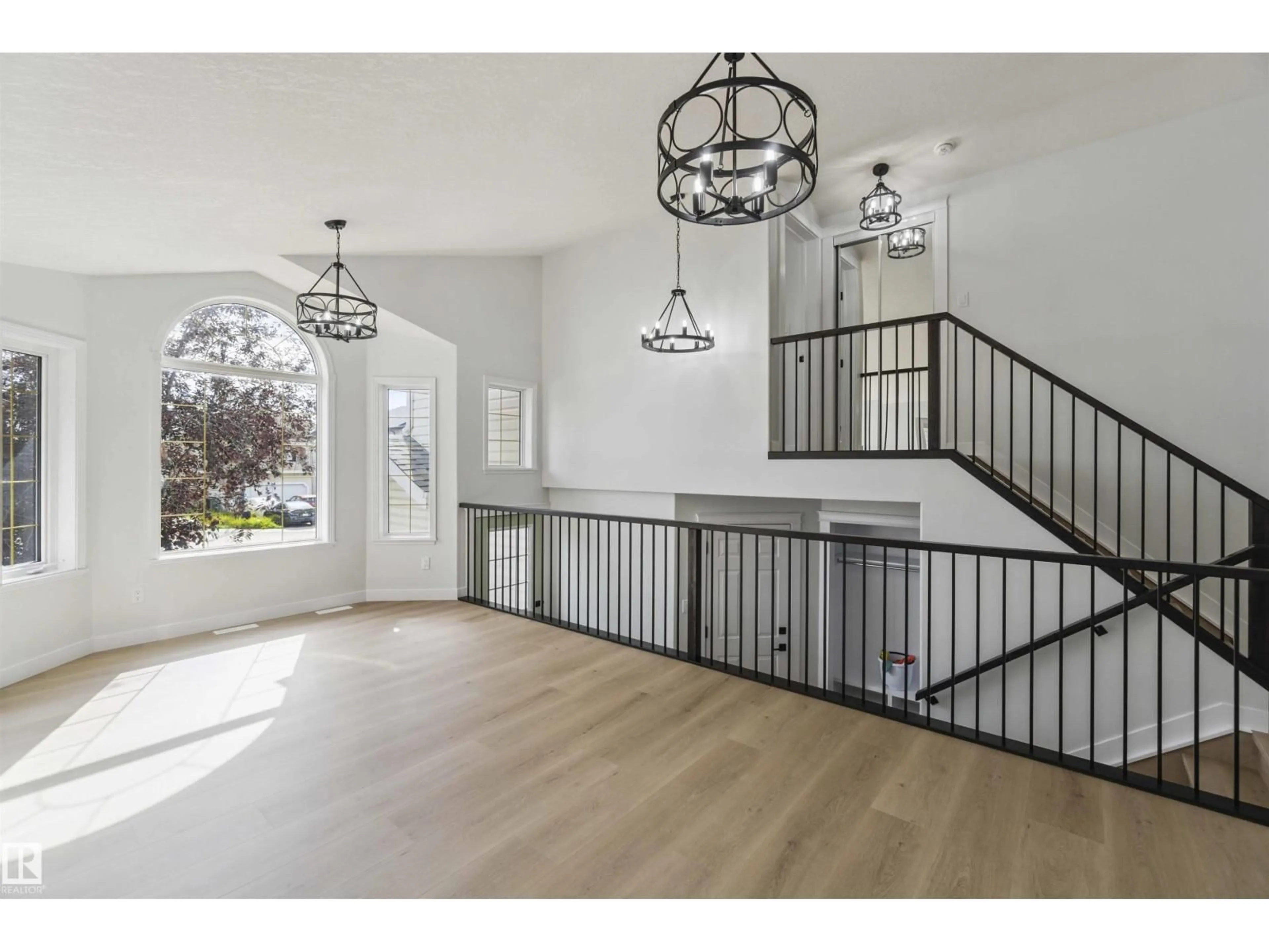 Indoor entryway for NW - 618 LAYTON CO, Edmonton Alberta T6R2S9