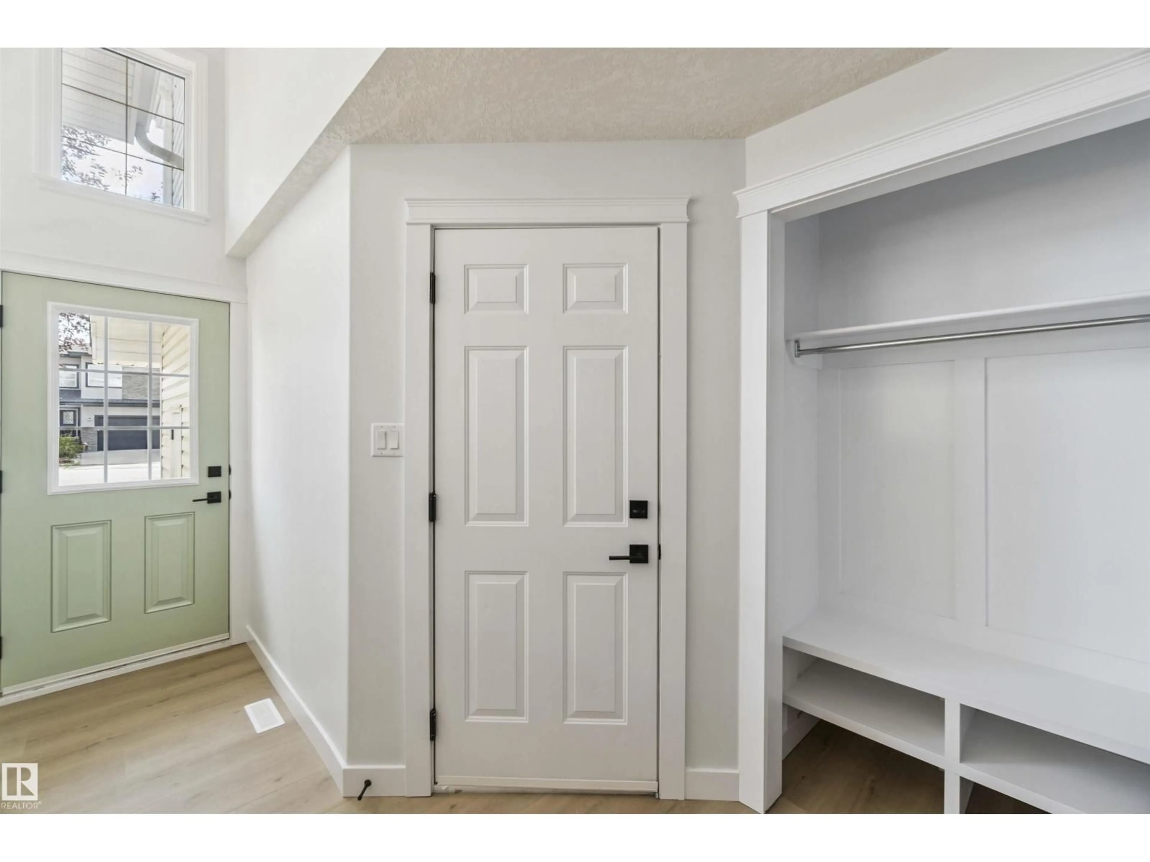 Indoor entryway for NW - 618 LAYTON CO, Edmonton Alberta T6R2S9
