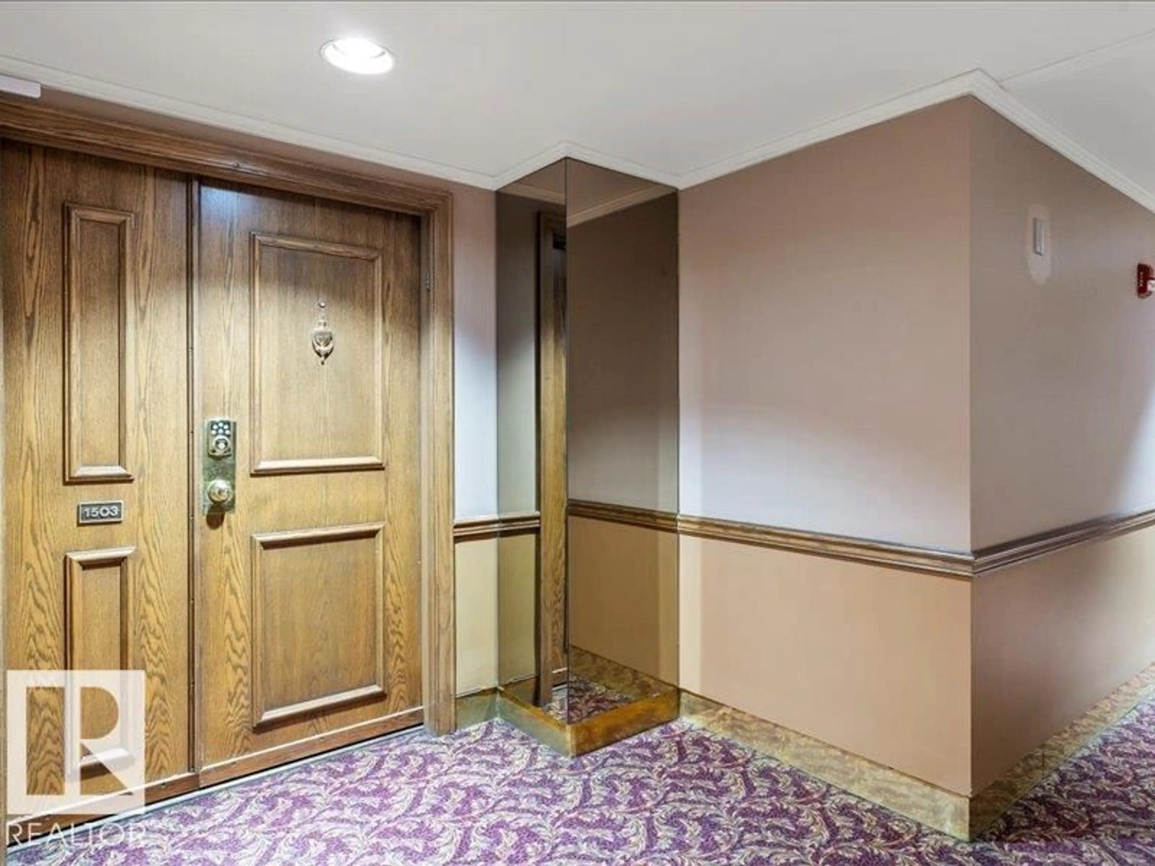 Indoor foyer for 11503 - 1503 100 AV, Edmonton Alberta T5K2K7