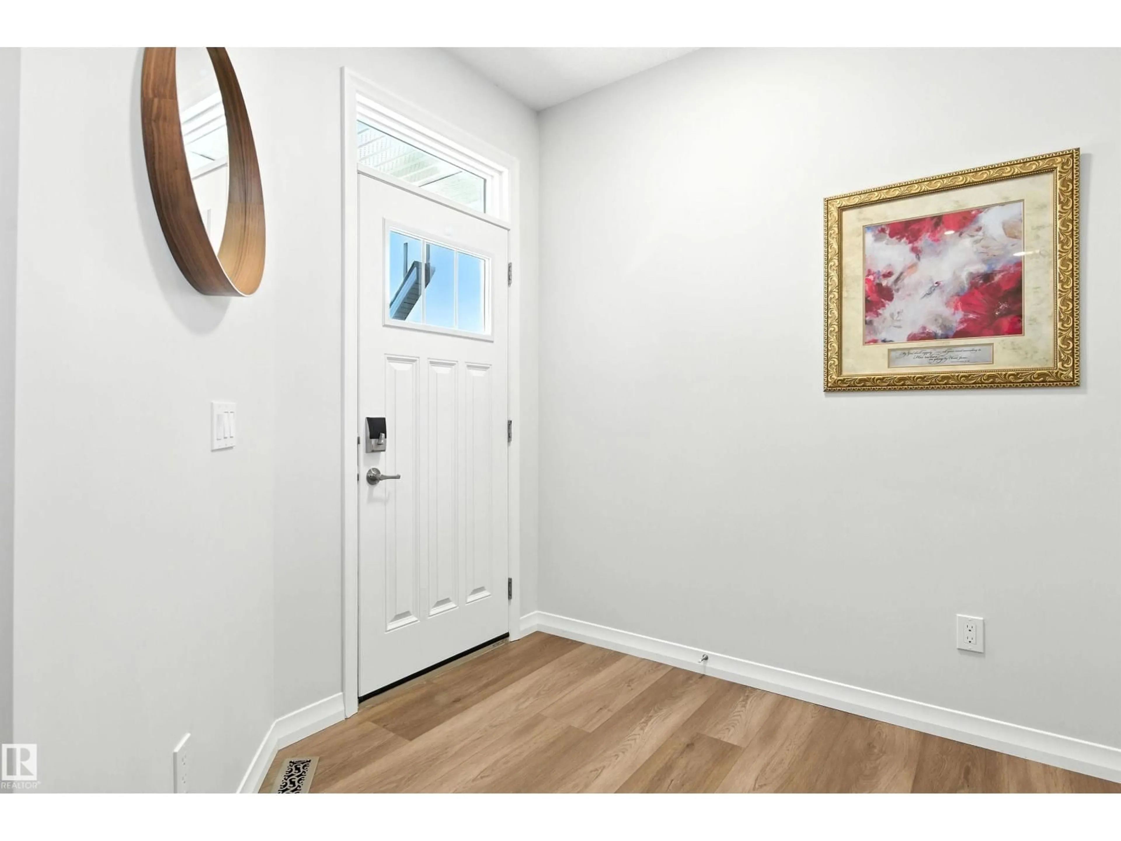 Indoor entryway for 2520 206 STREET NW, Edmonton Alberta T6M1P1