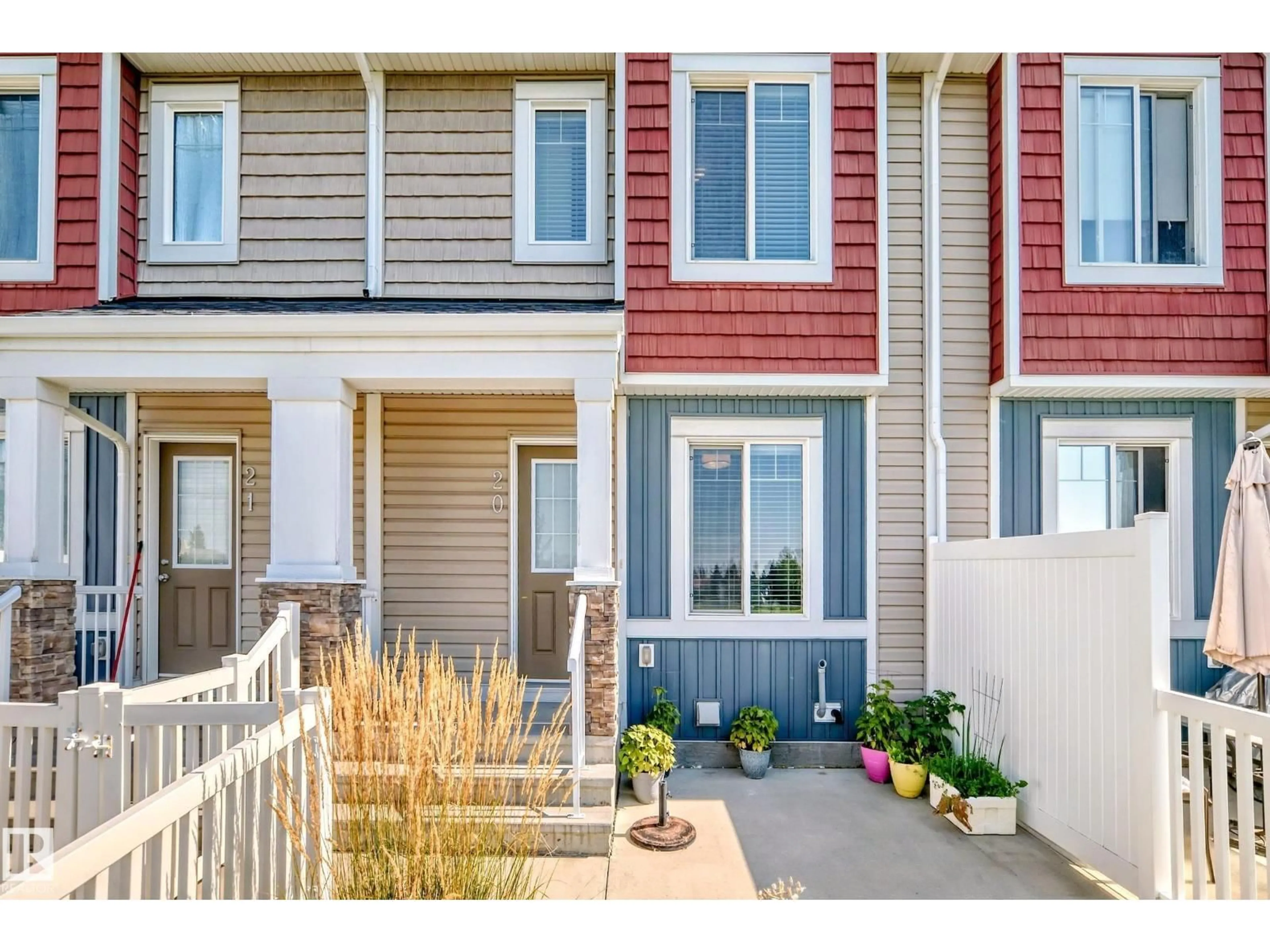 Home with vinyl exterior material, street for 20 - 1508 105 ST NW, Edmonton Alberta T6J5R8