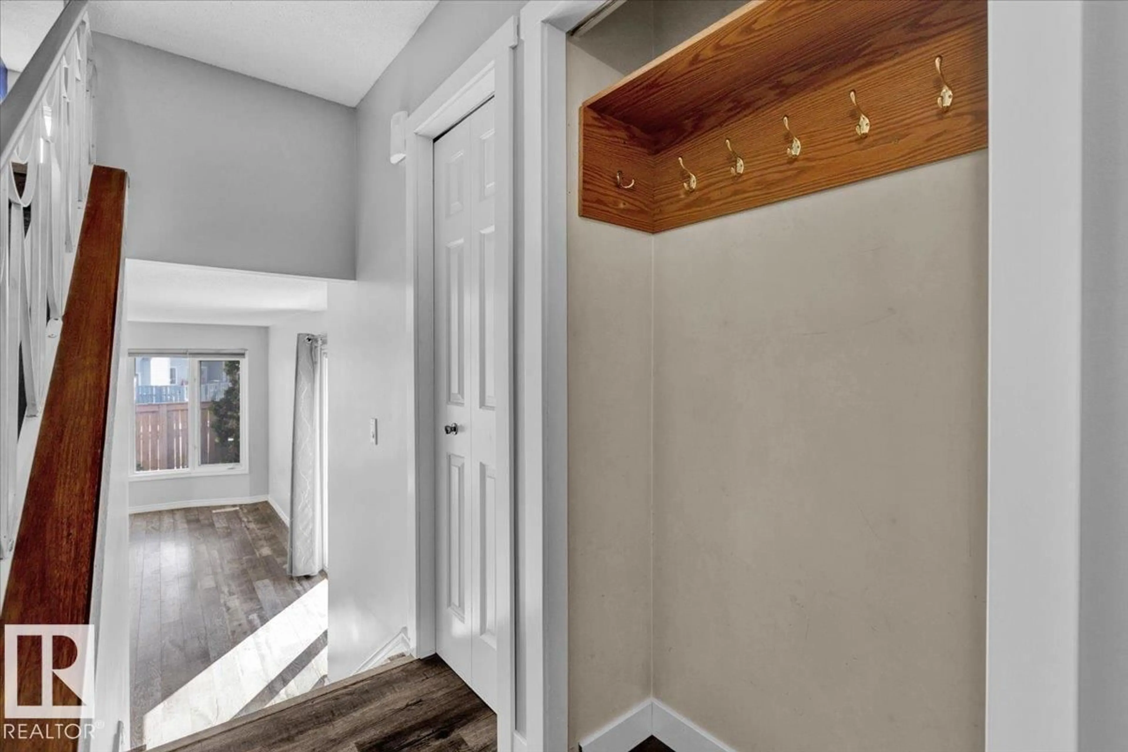 Indoor entryway for 10652 158 AV, Edmonton Alberta T5X4H5