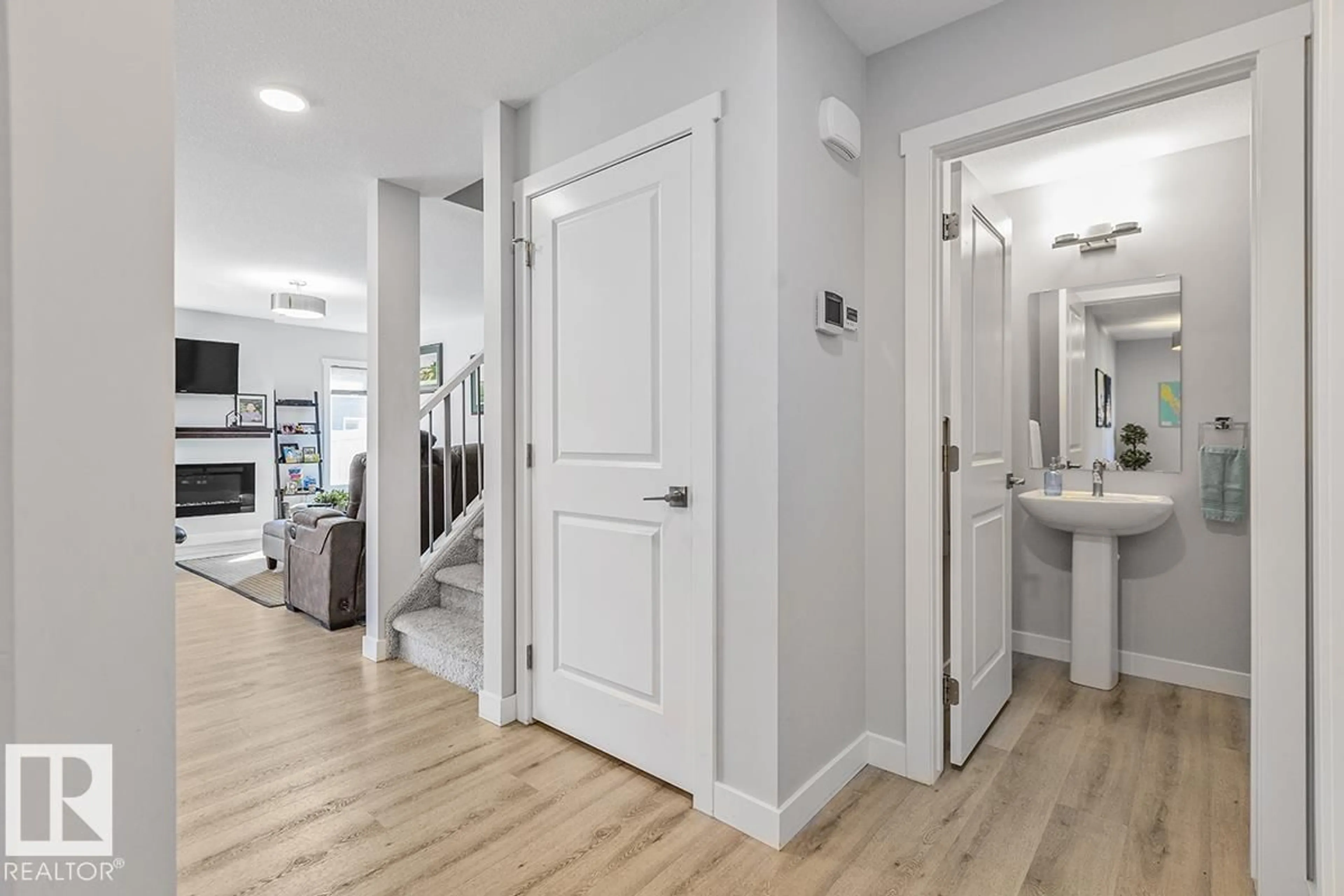 Indoor entryway for 26 PRAIRIE GA, Spruce Grove Alberta T7X0W8