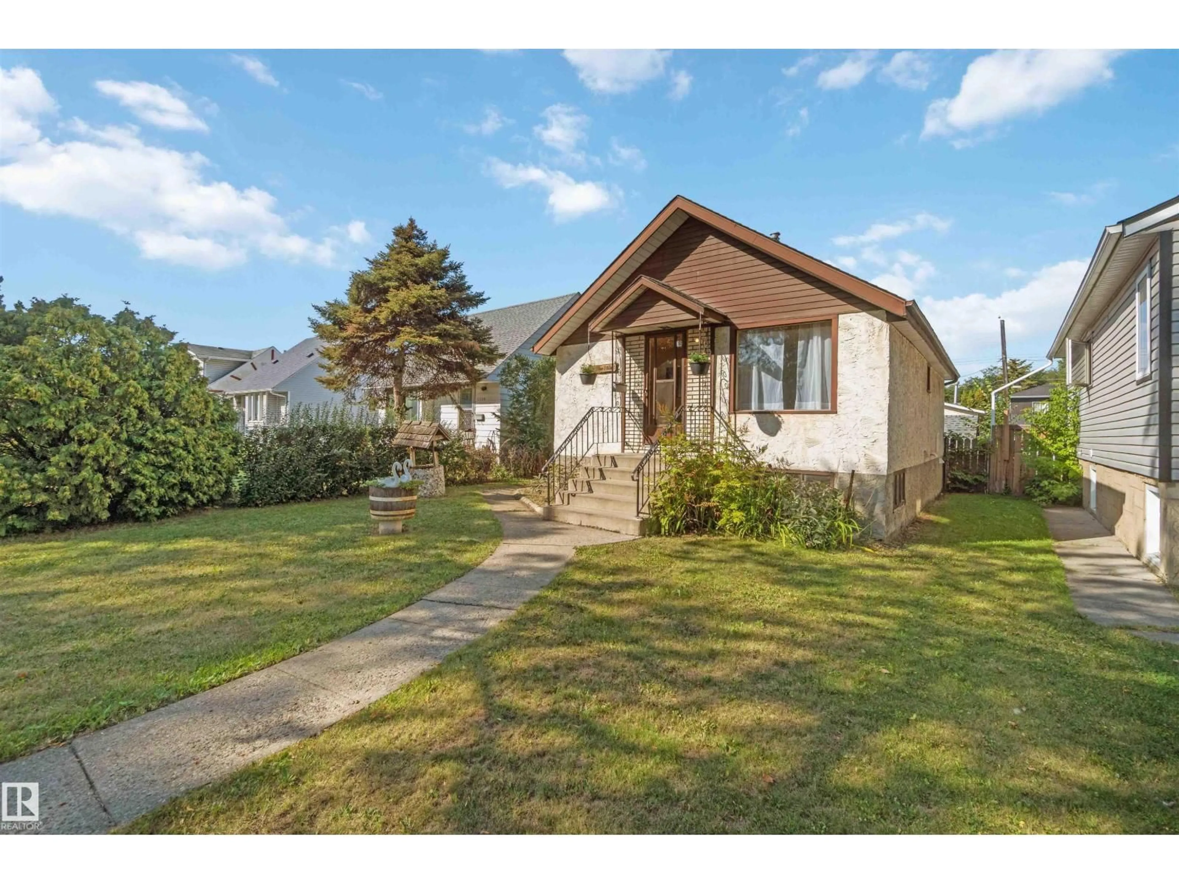 A pic from outside/outdoor area/front of a property/back of a property/a pic from drone, street for NW - 12248 105 ST, Edmonton Alberta T5G2N8