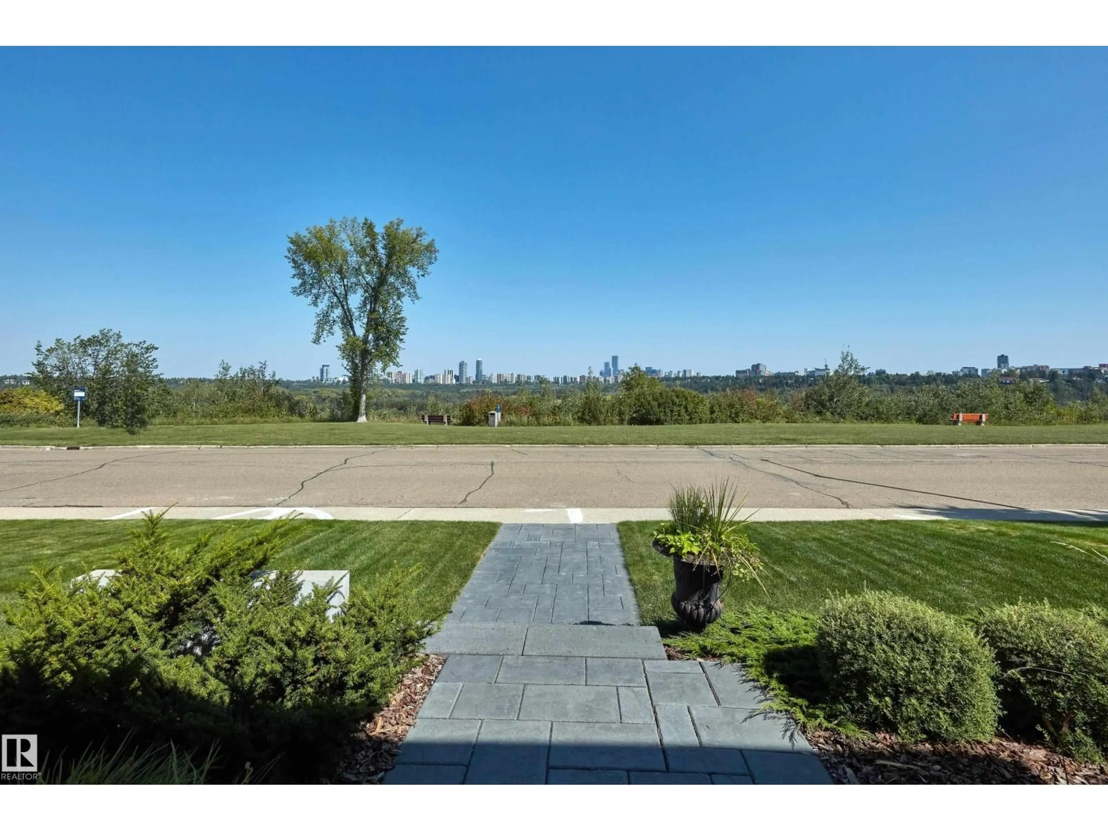 A pic from outside/outdoor area/front of a property/back of a property/a pic from drone, mountain view for 8928 VALLEYVIEW DR, Edmonton Alberta T5R5T5