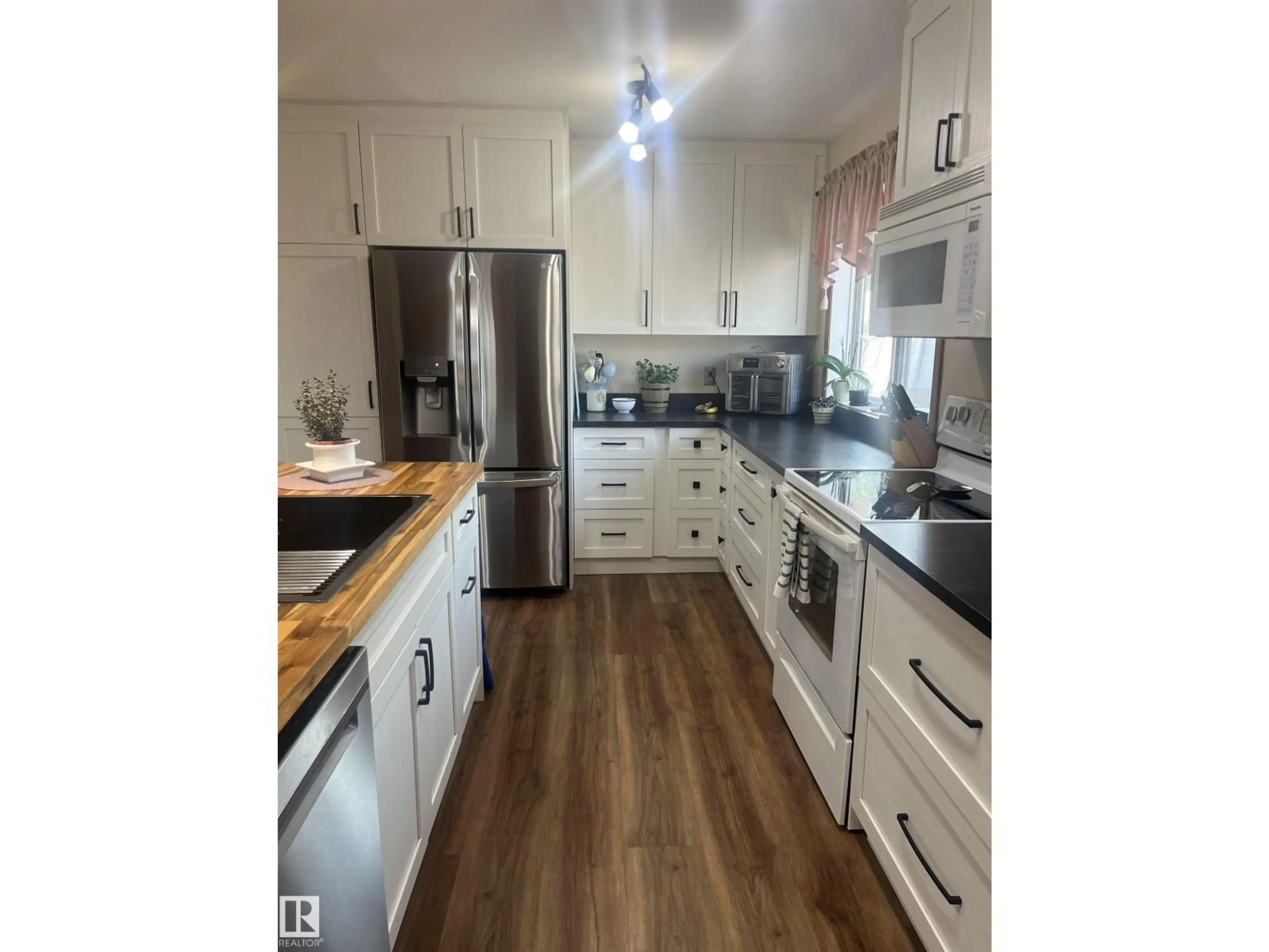Open concept kitchen, wood/laminate floor for 16050 95 AV, Edmonton Alberta T5P0A7