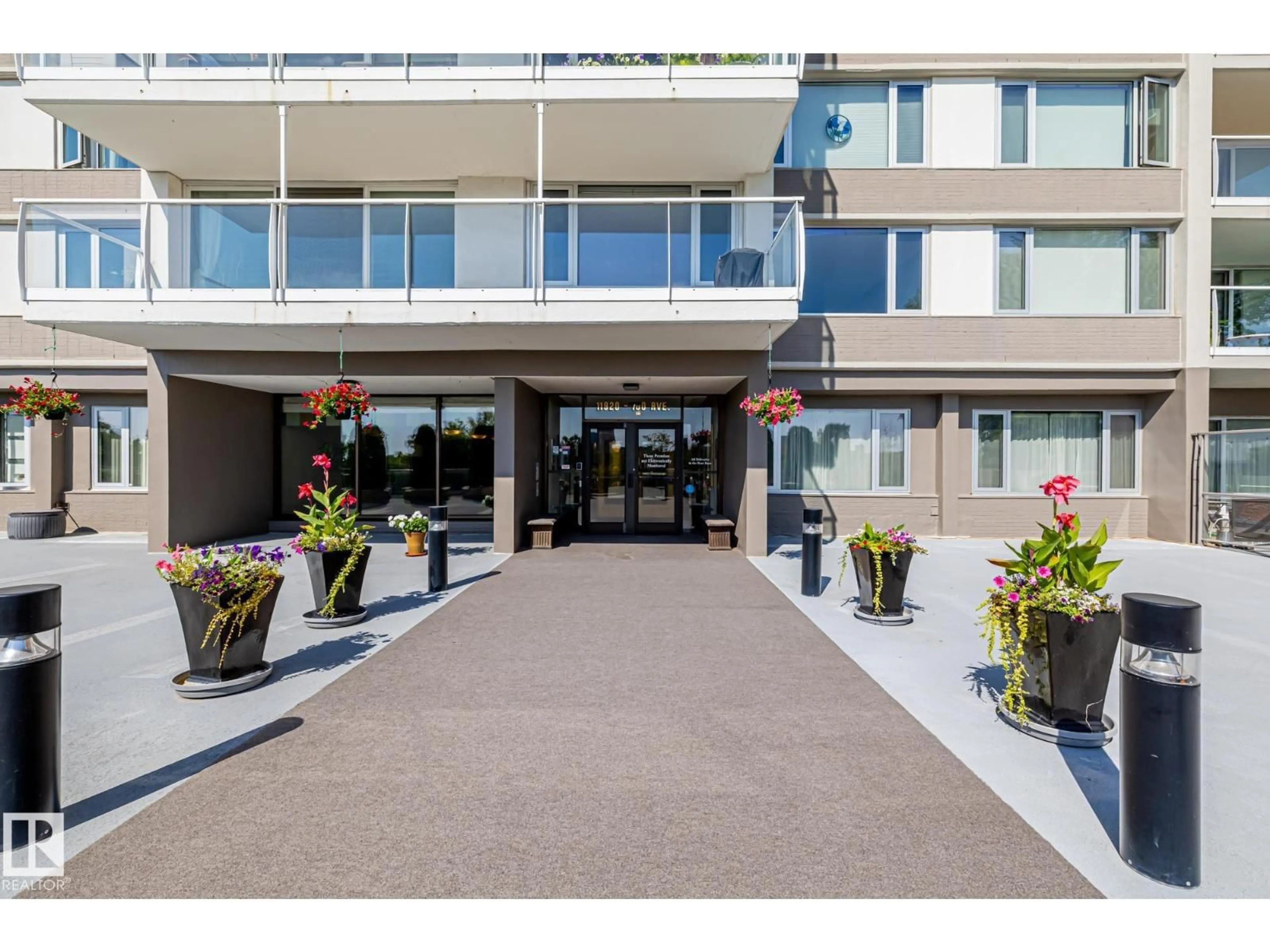 Indoor foyer for #802 - 11920 100 AV, Edmonton Alberta T5K0K5