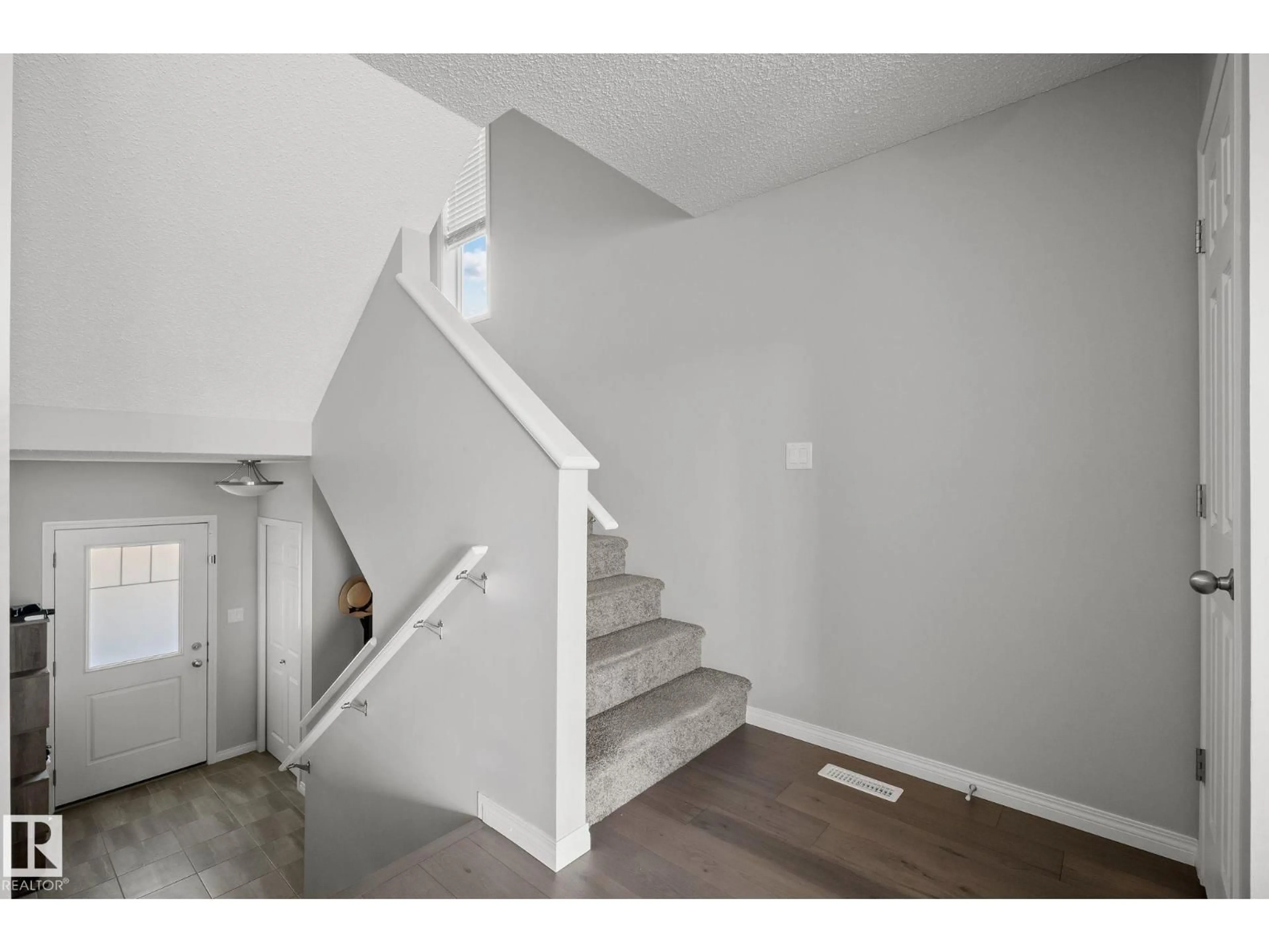 Stairs for SW - 8511 24 AVE, Edmonton Alberta T6X2G3