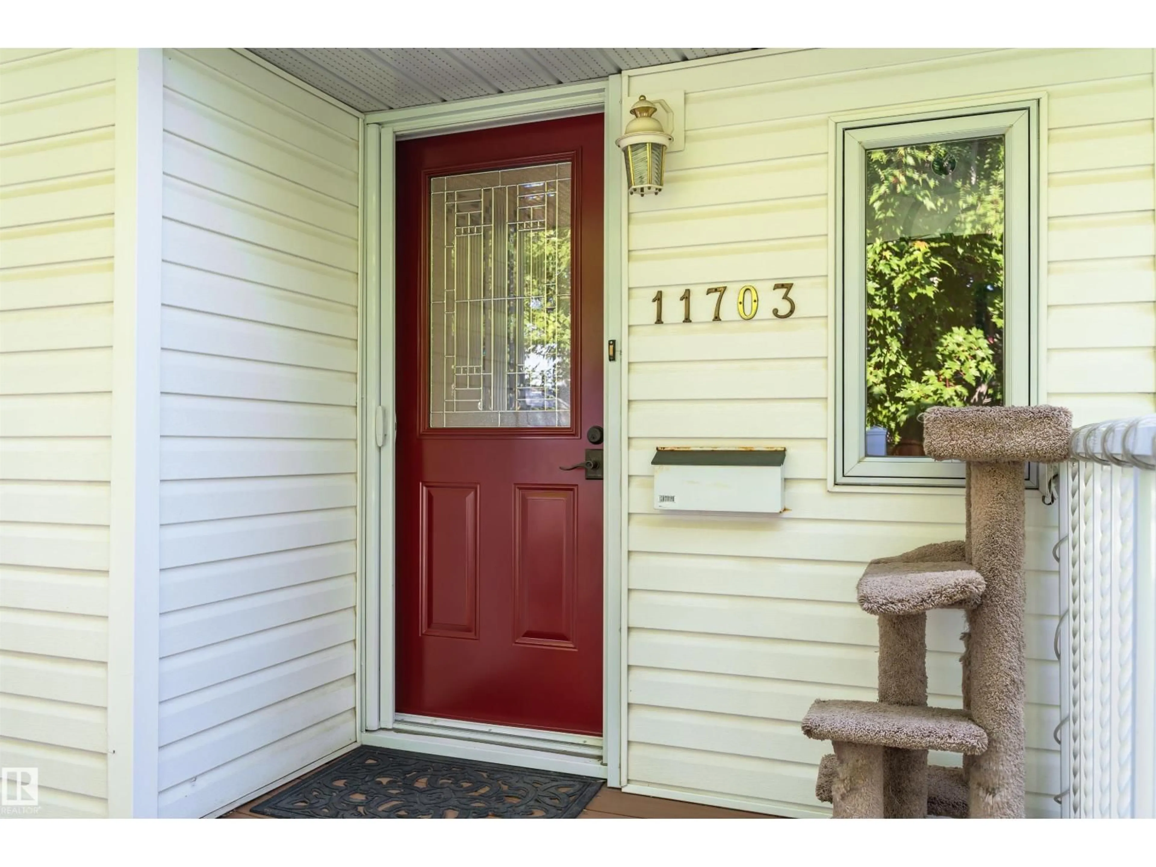 Indoor entryway for NW - 11703 135B ST, Edmonton Alberta T5M1L8