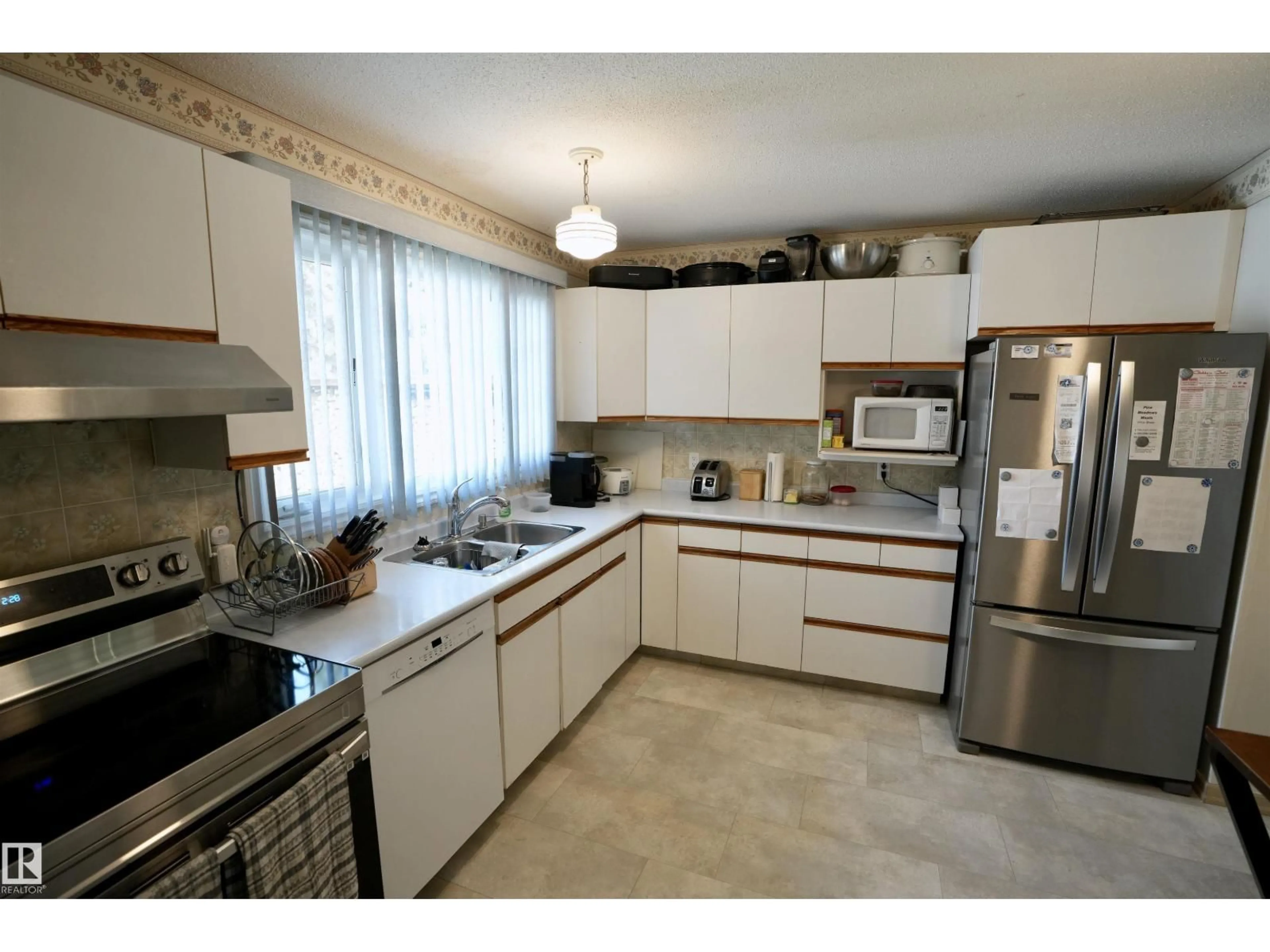 Standard kitchen, unknown for 4510 46 AV, St. Paul Town Alberta T0A3A3