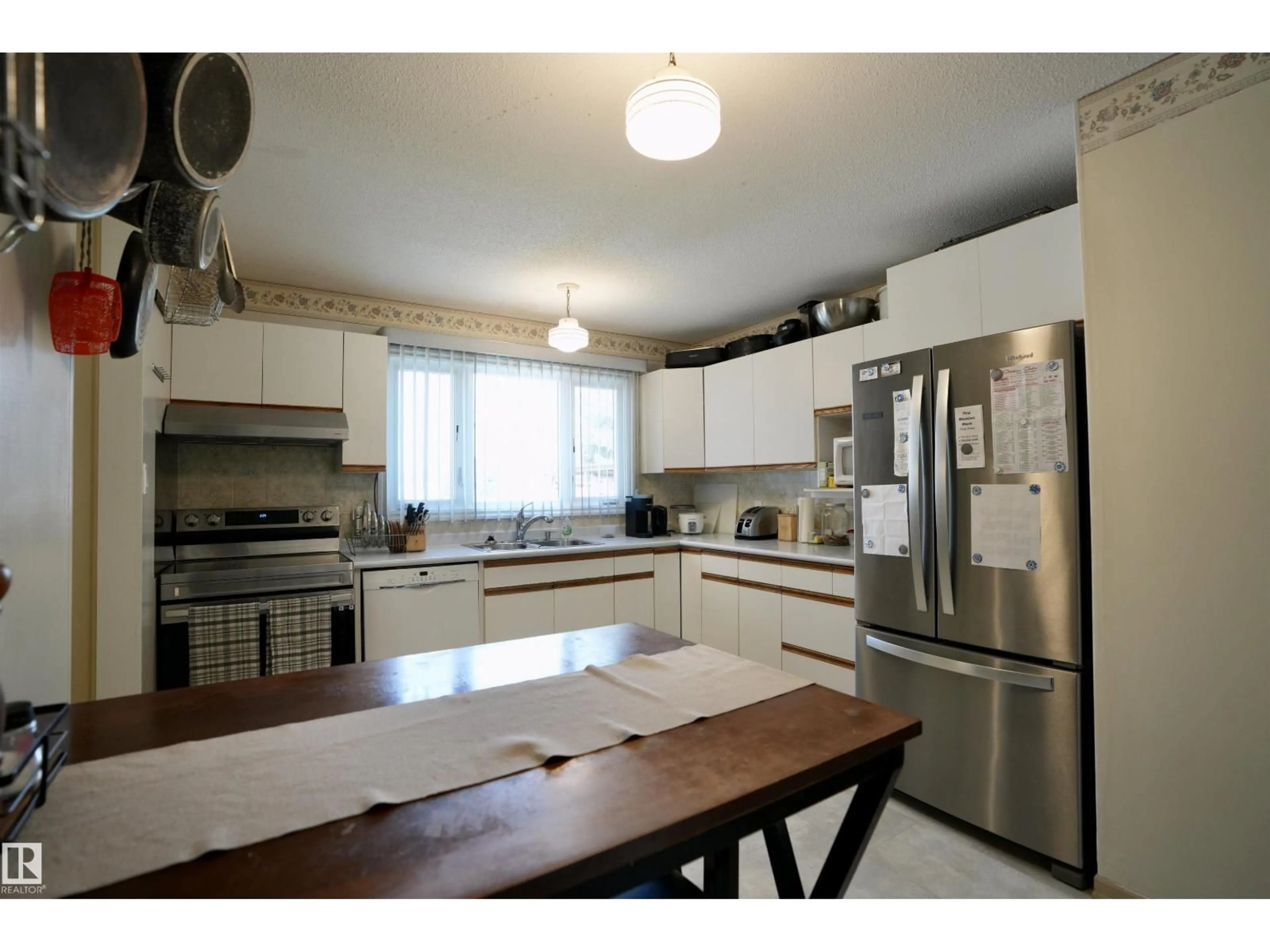 Open concept kitchen, unknown for 4510 46 AV, St. Paul Town Alberta T0A3A3