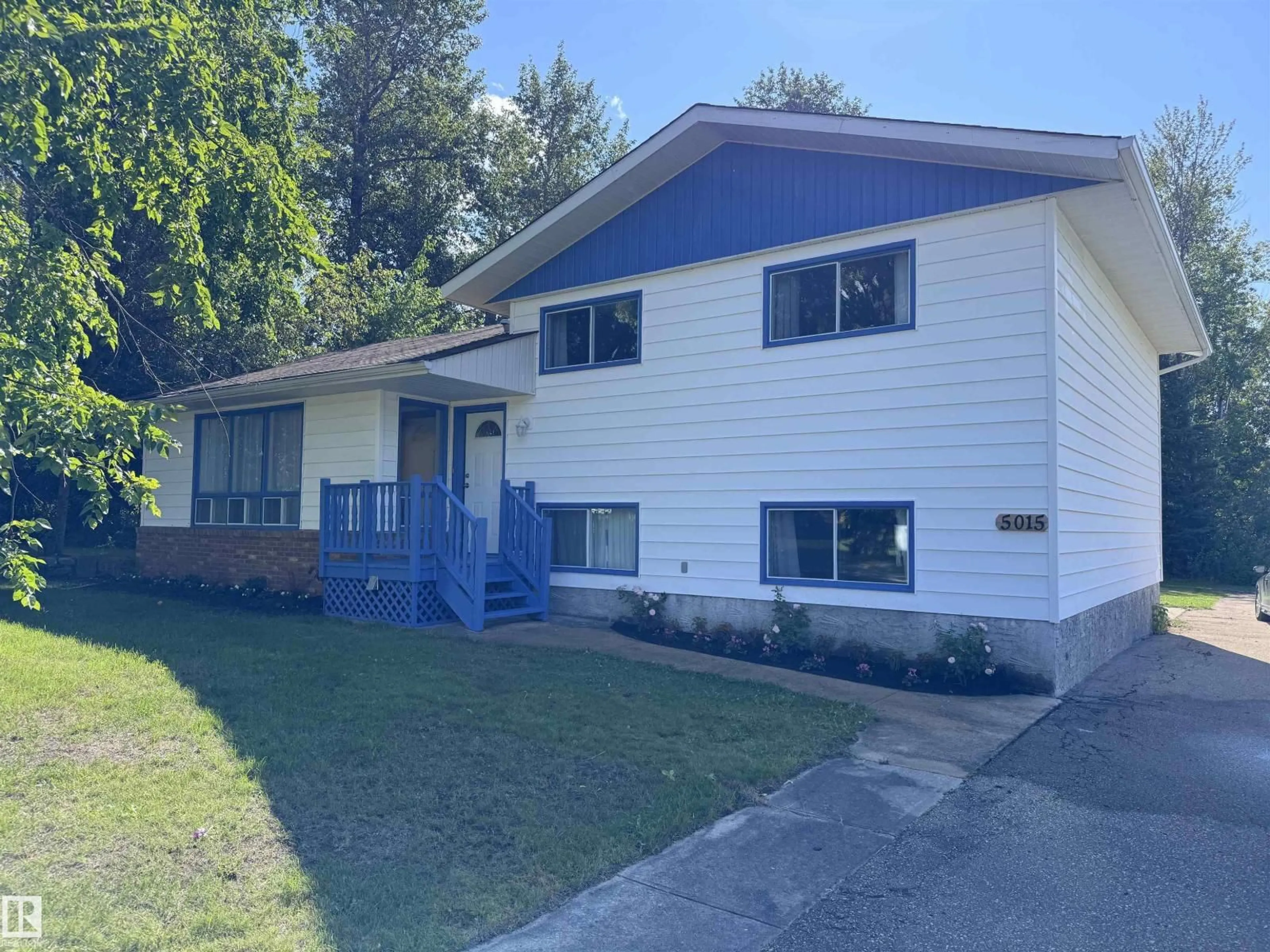Home with vinyl exterior material, street for 5015 51 AV, Jarvie Alberta T0G1H0