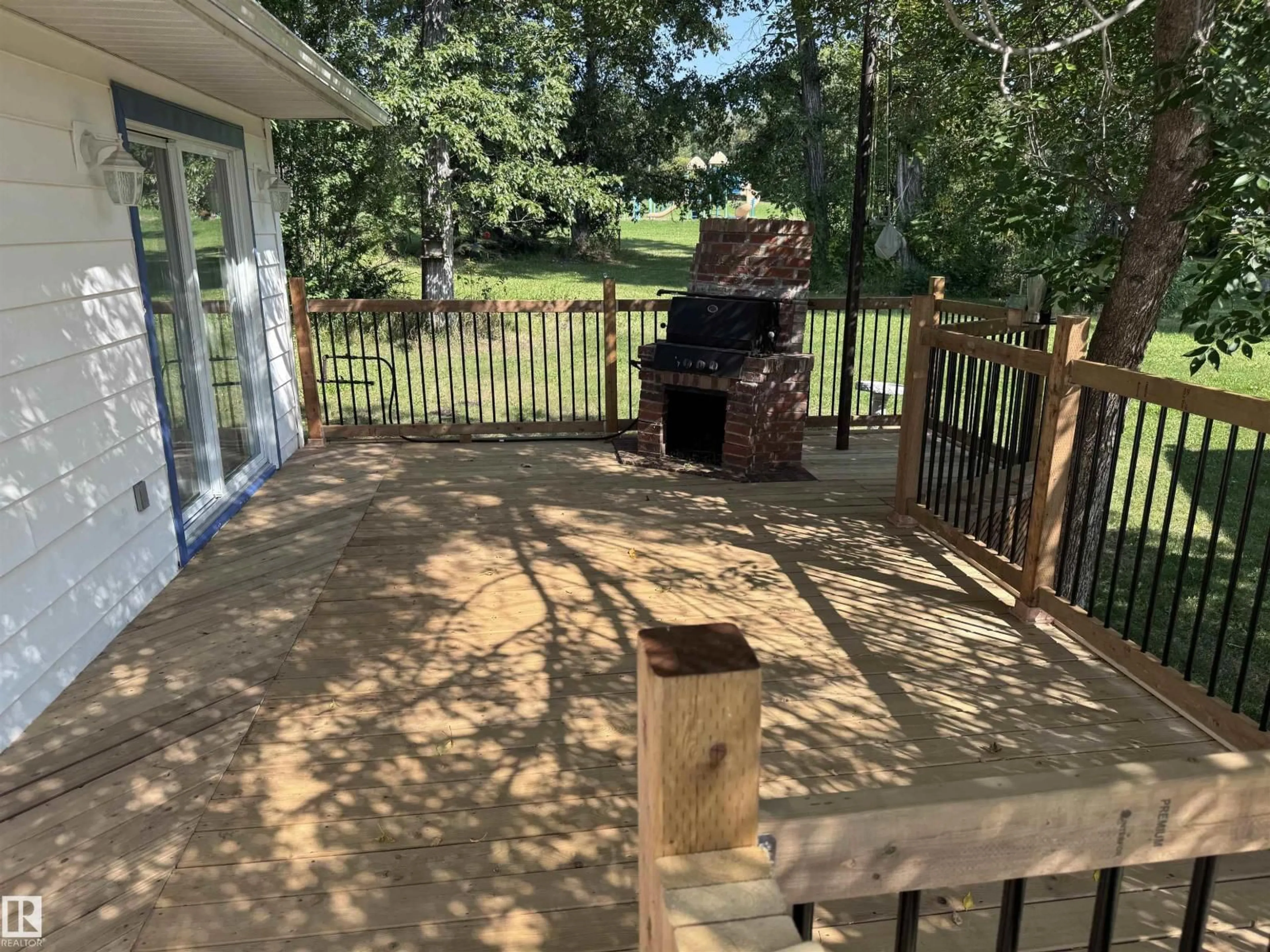 Patio, water/lake/river/ocean view for 5015 51 AV, Jarvie Alberta T0G1H0