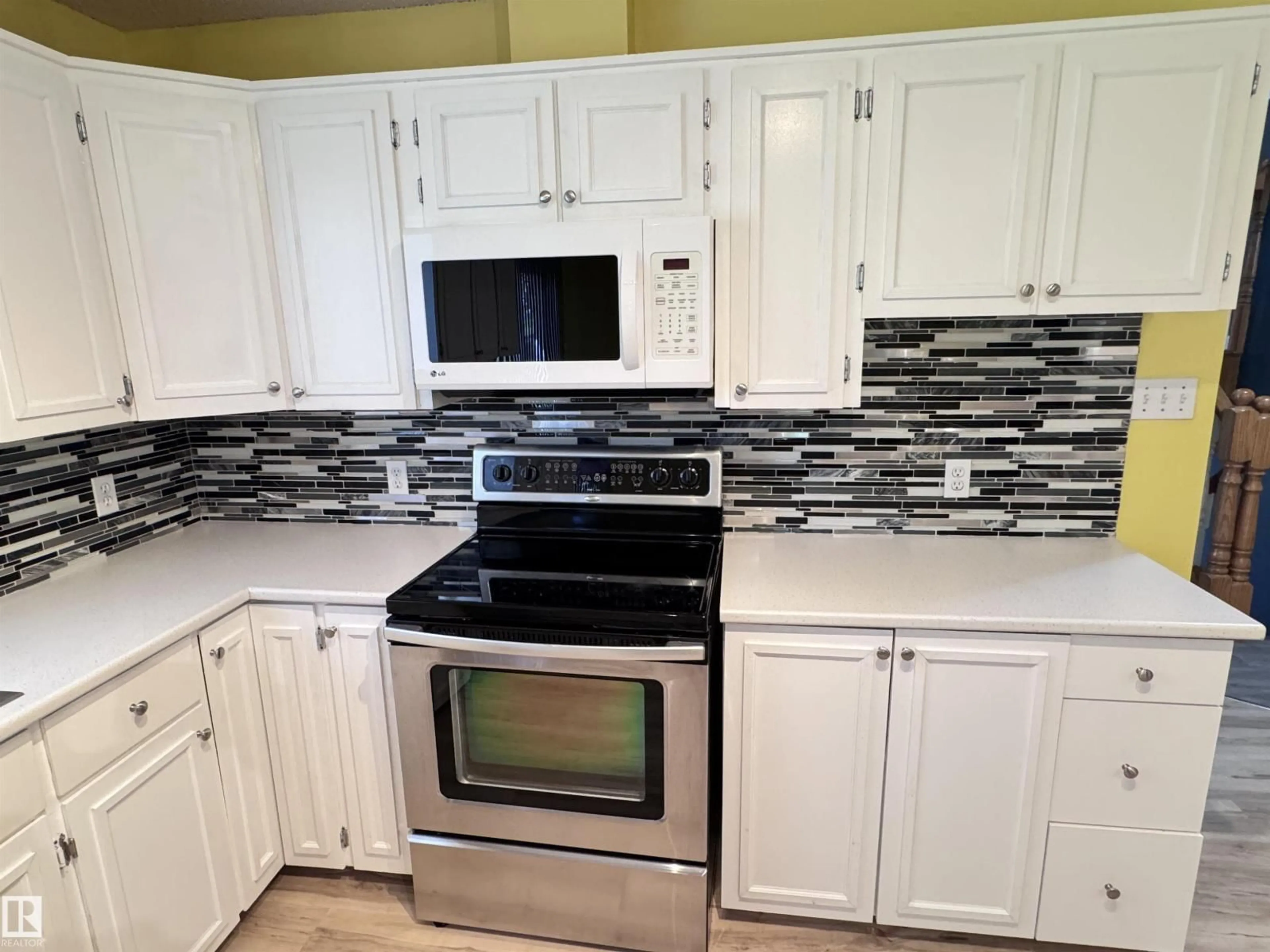 Standard kitchen, ceramic/tile floor for 5015 51 AV, Jarvie Alberta T0G1H0