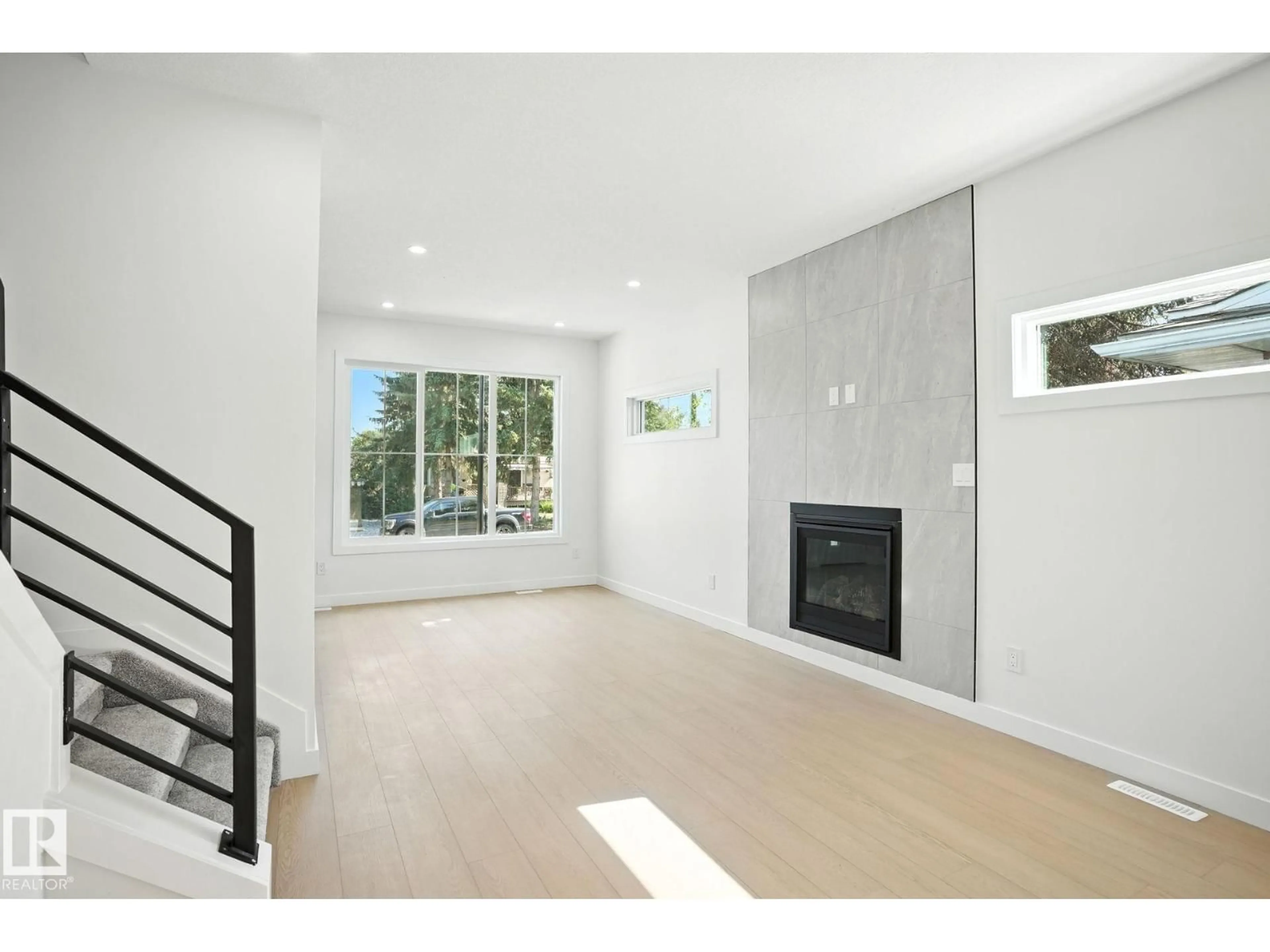 A pic of a room for 9606 86 STREET NW, Edmonton Alberta T6C3E9