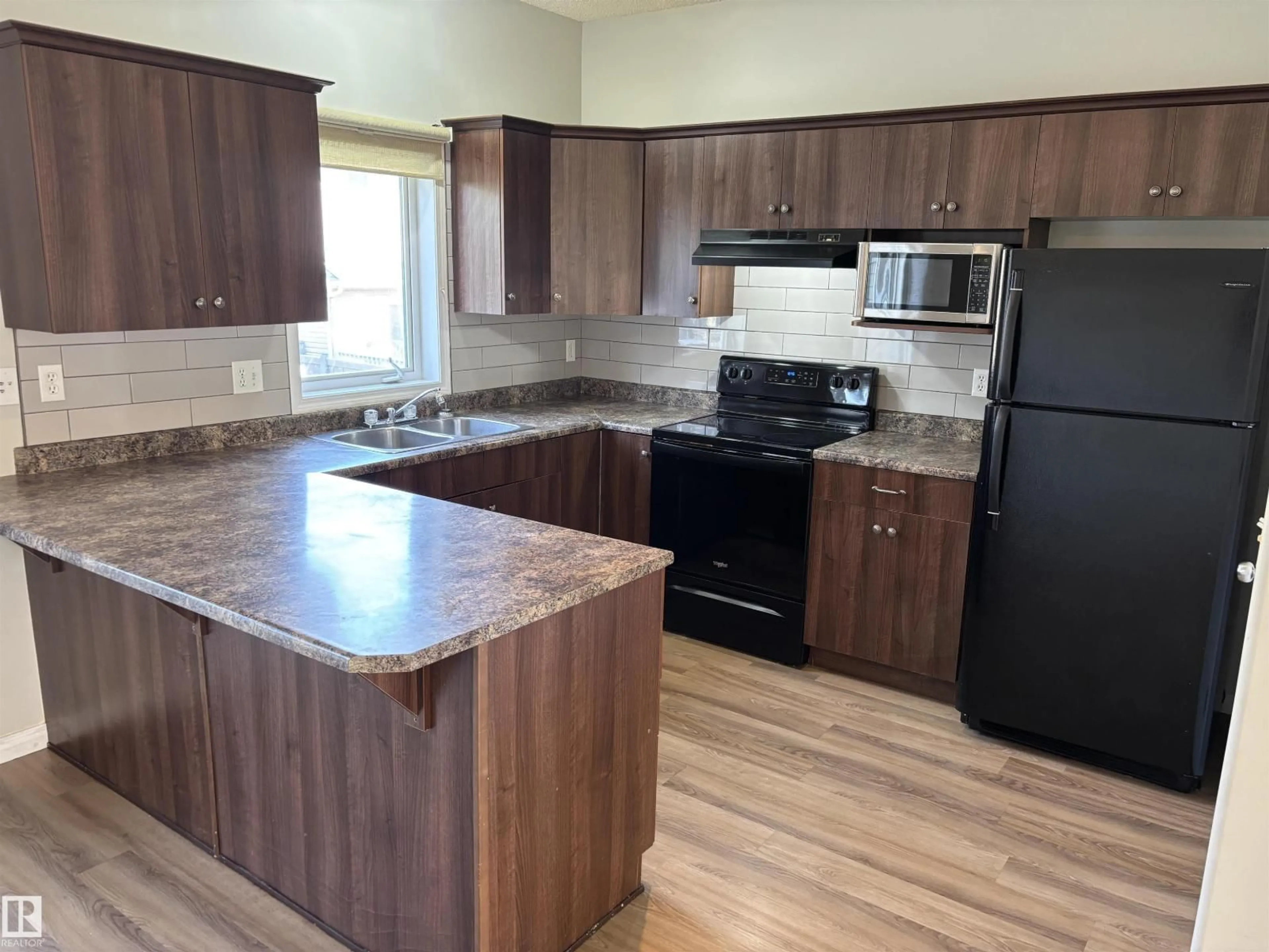 Standard kitchen, wood/laminate floor for 21 - 5102 30 AV, Beaumont Alberta T4X0A9