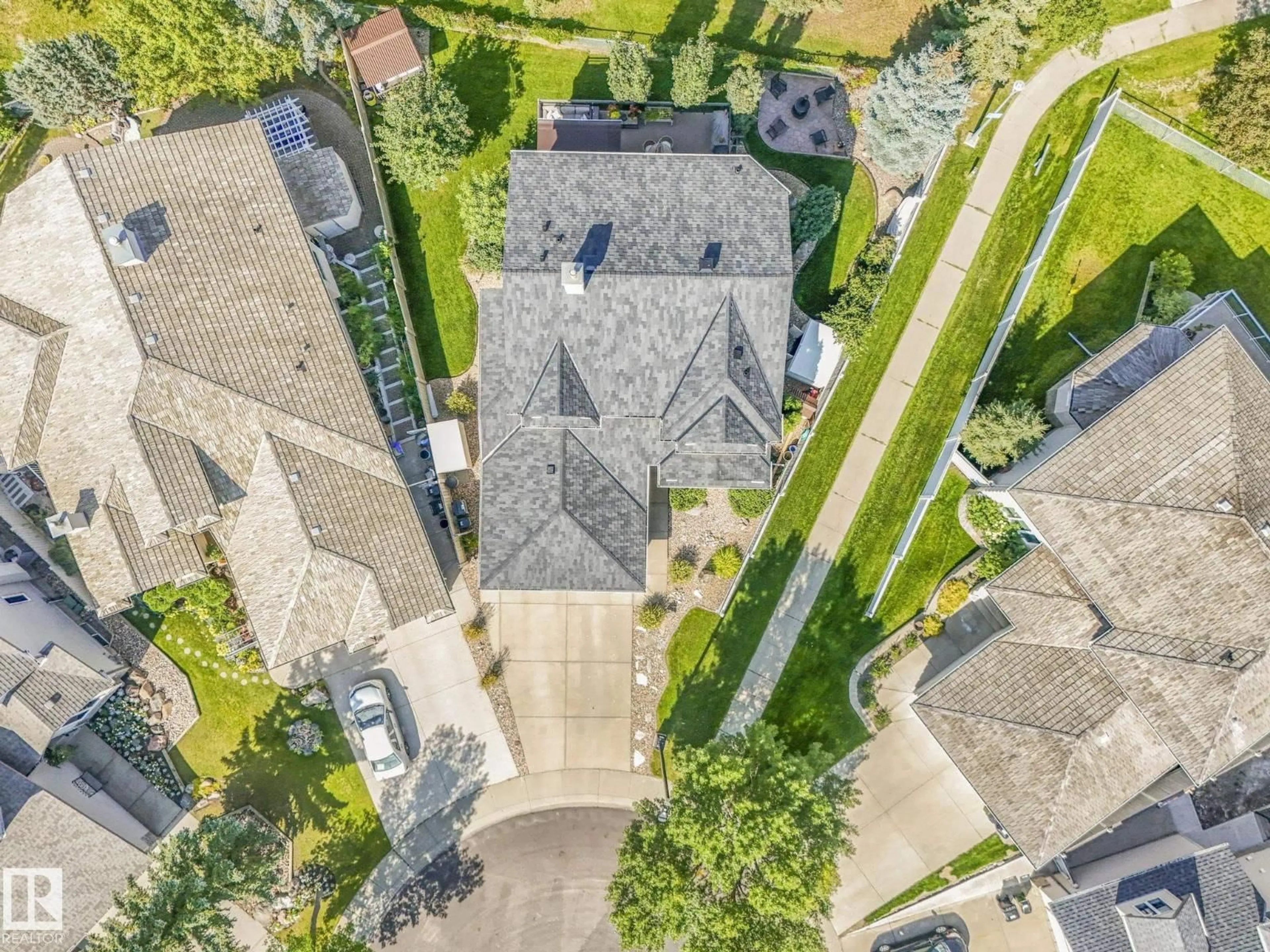 A pic from outside/outdoor area/front of a property/back of a property/a pic from drone, street for 223 ORMSBY ROAD, Edmonton Alberta T5T5X5