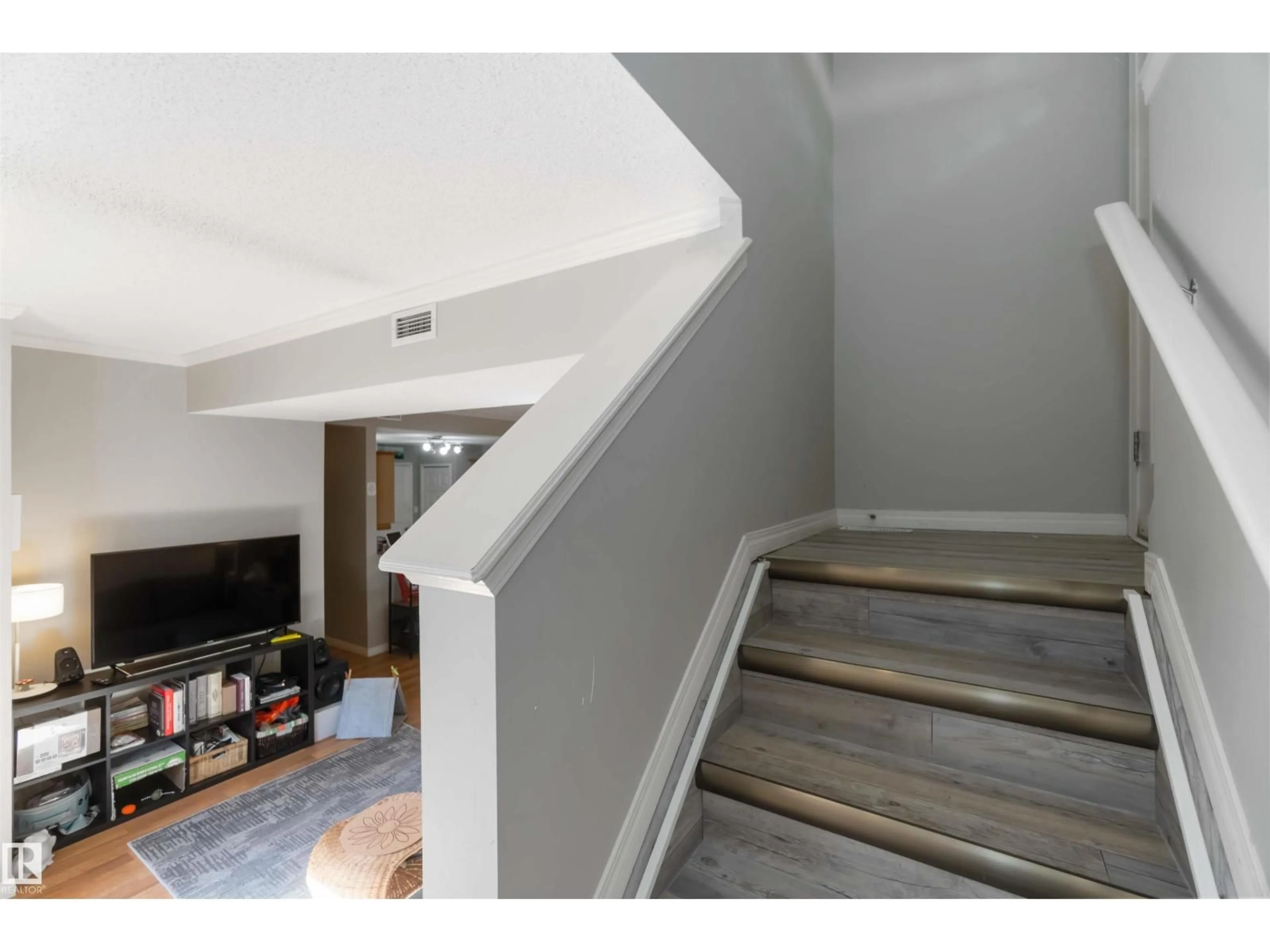 Stairs for 8A - 79 BELLEROSE DR, St. Albert Alberta T8N1C5