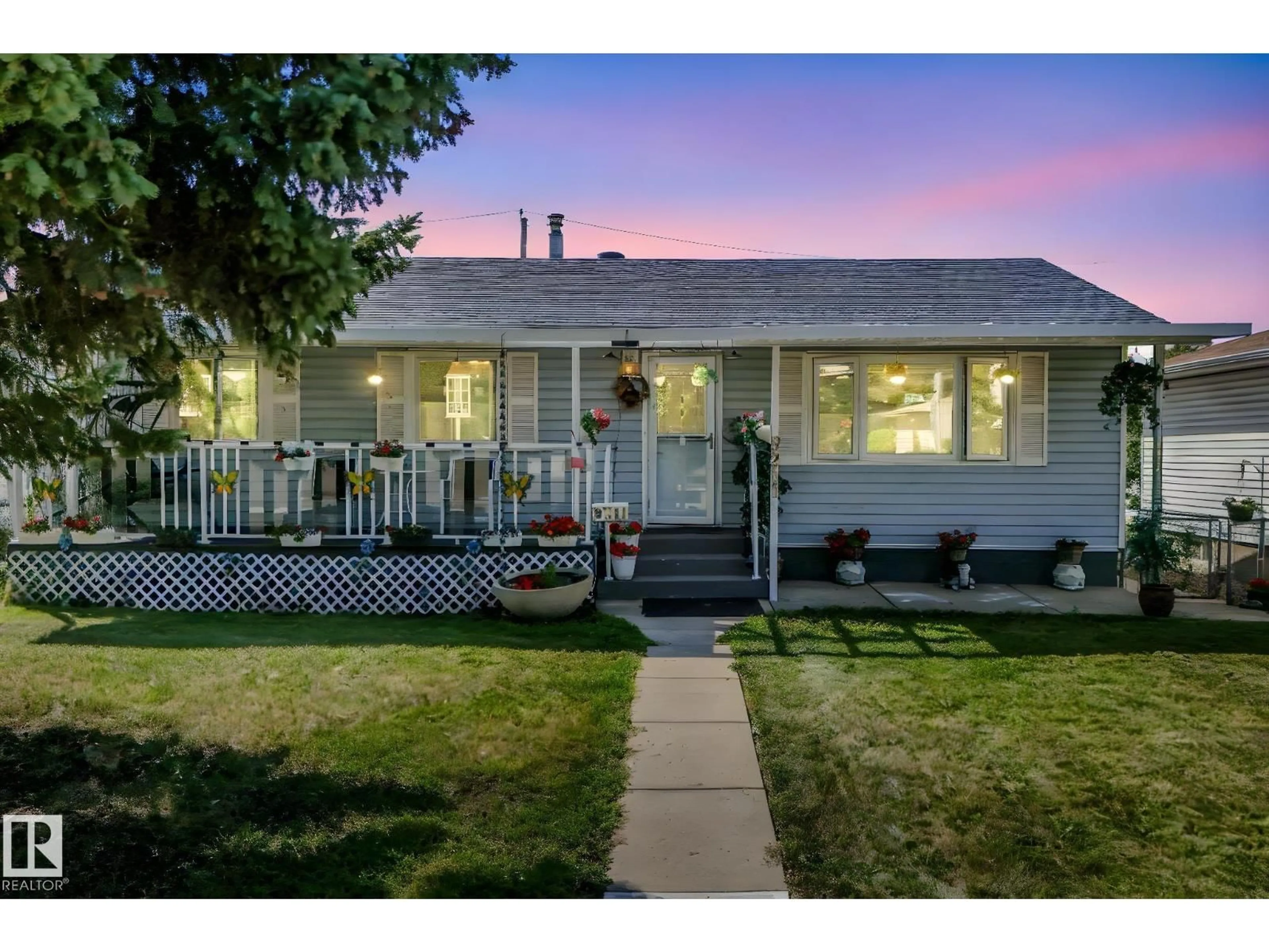 Home with vinyl exterior material, street for 9211 130 AV, Edmonton Alberta T5E0S1