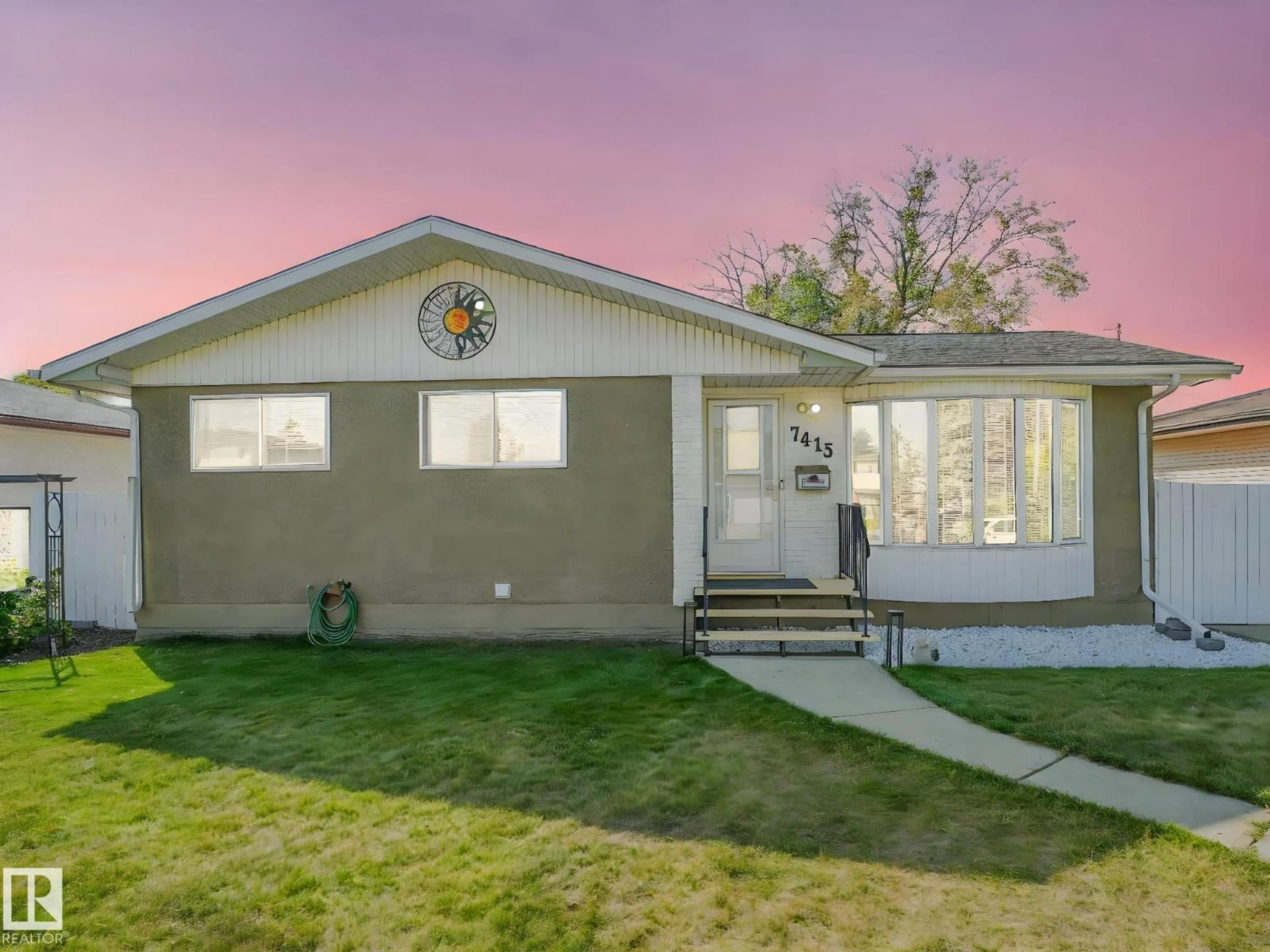 Home with vinyl exterior material, unknown for 7415 84 AV, Edmonton Alberta T6B0H9