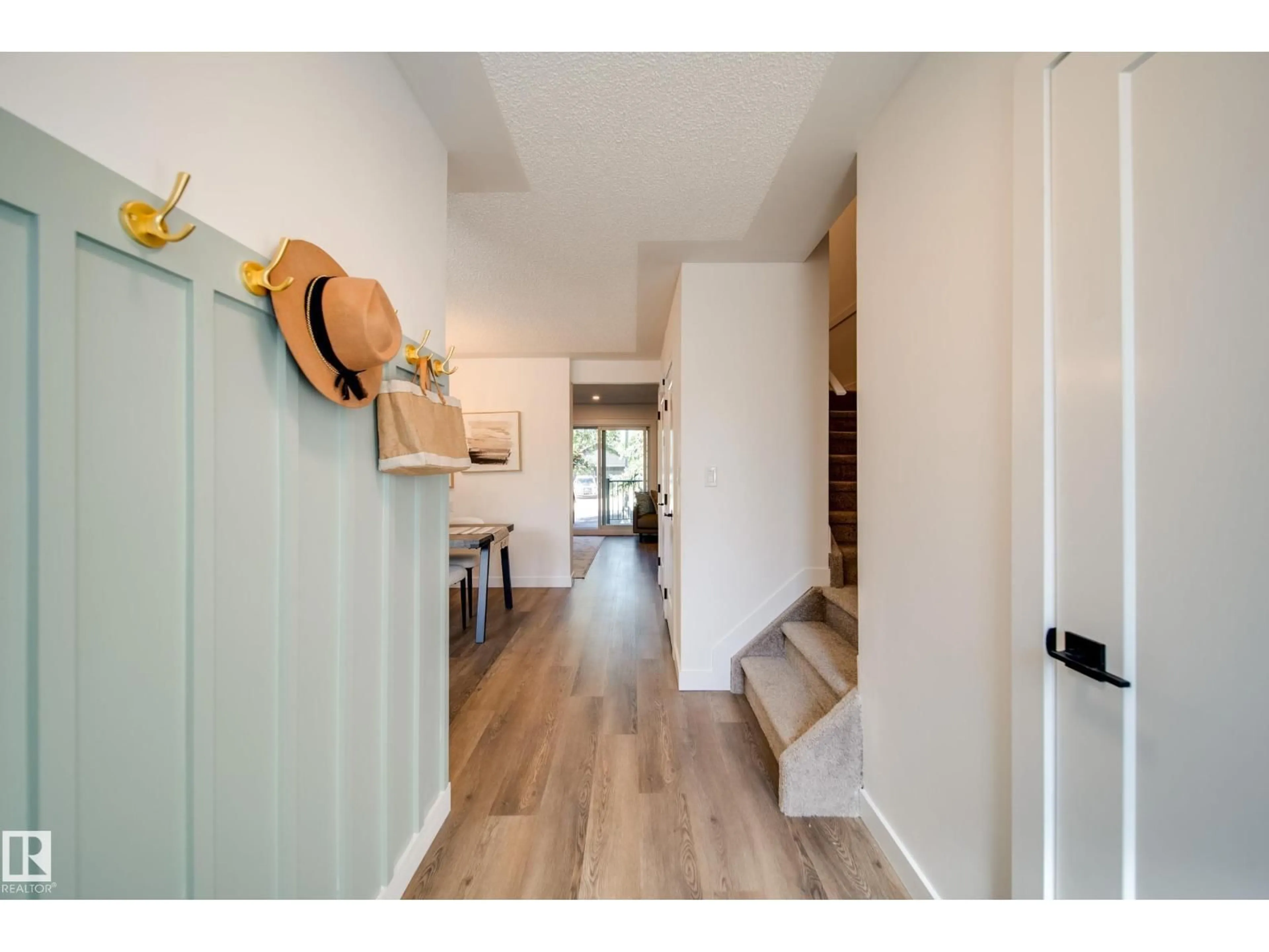 Indoor entryway for 9949 171 AV, Edmonton Alberta T5X4X2