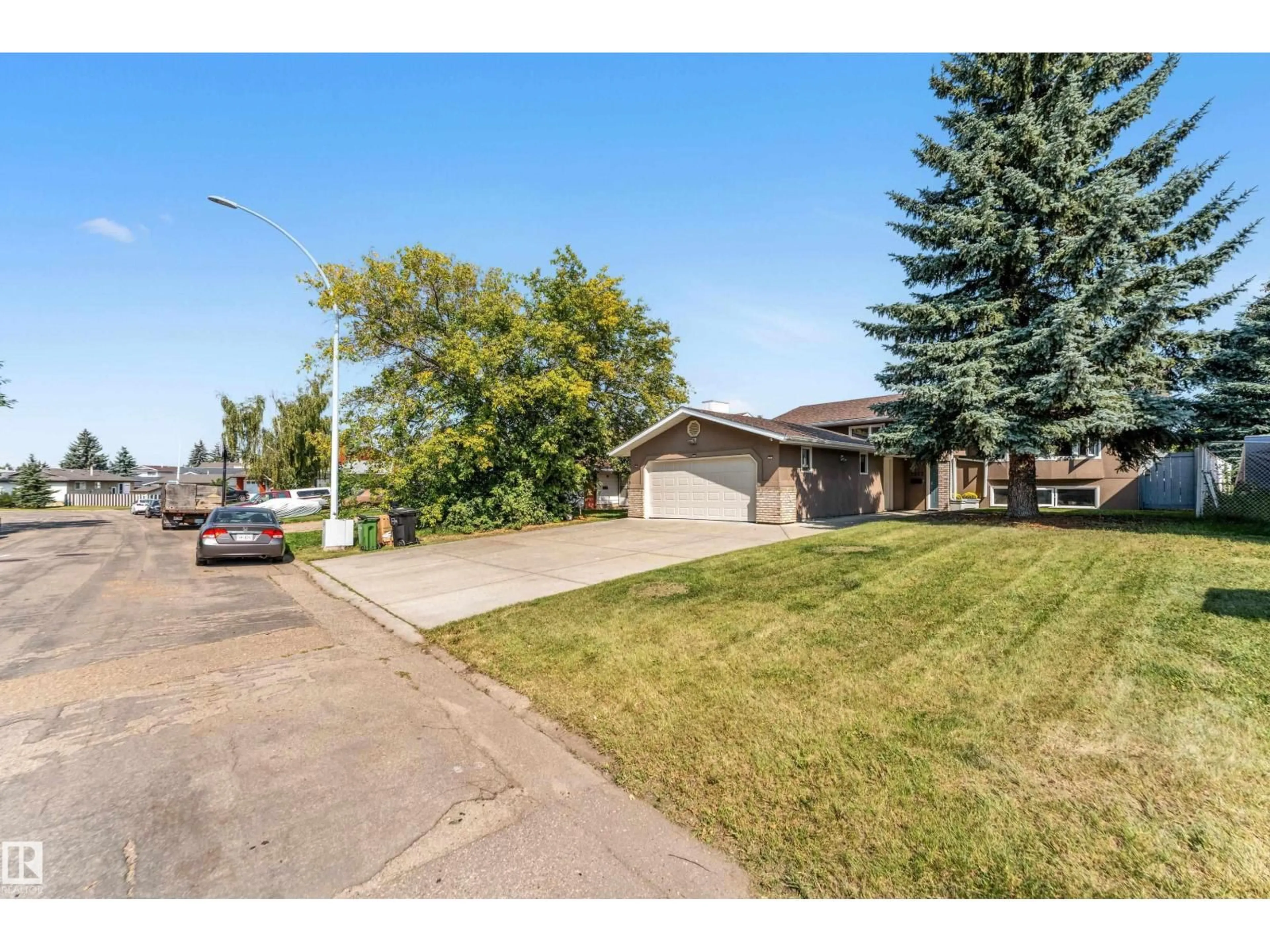 A pic from outside/outdoor area/front of a property/back of a property/a pic from drone, street for 3923 67 ST, Edmonton Alberta T6K2N7