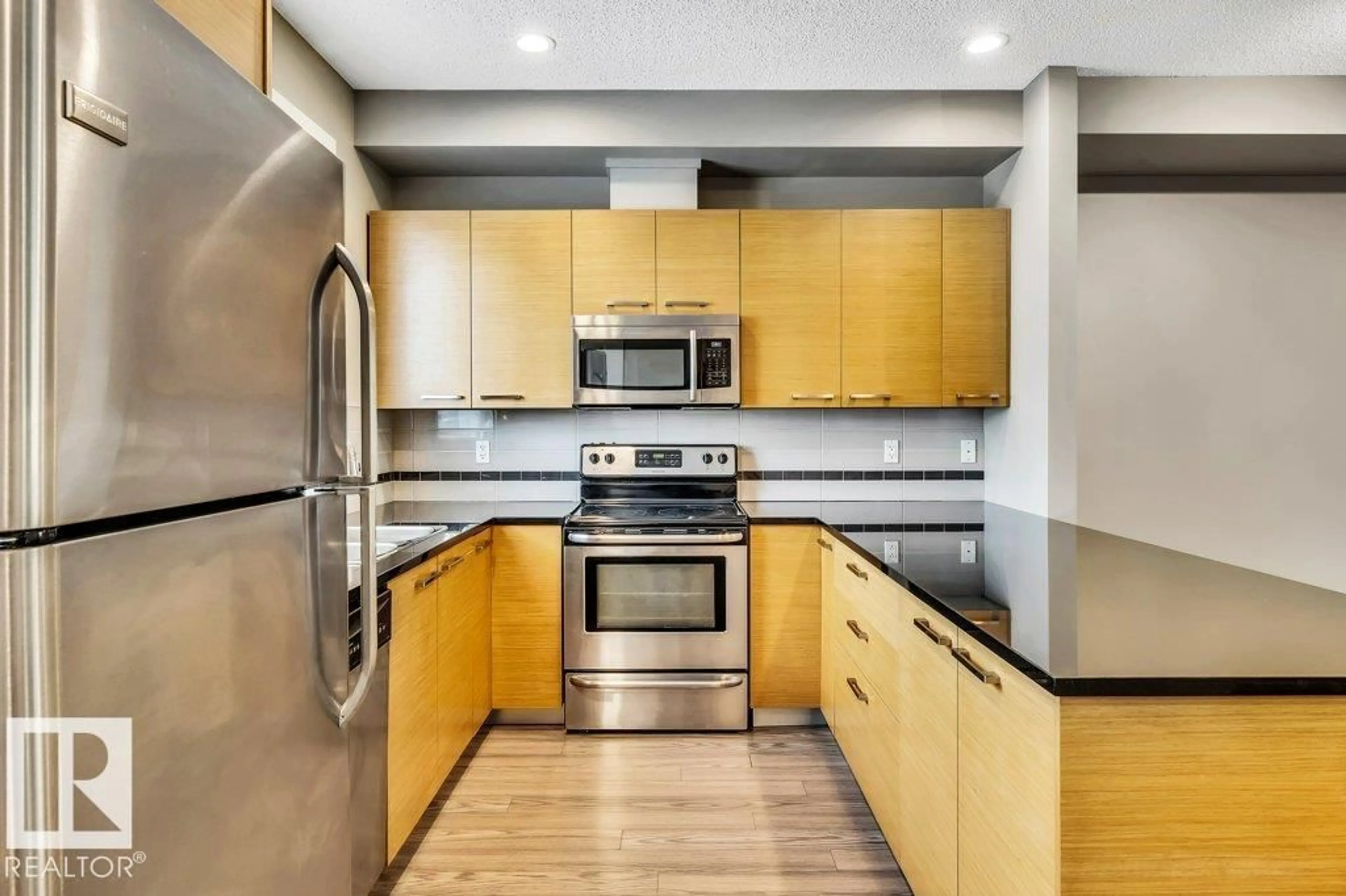 Standard kitchen, unknown for 42 - 655 WATT BV, Edmonton Alberta T6X0Y2