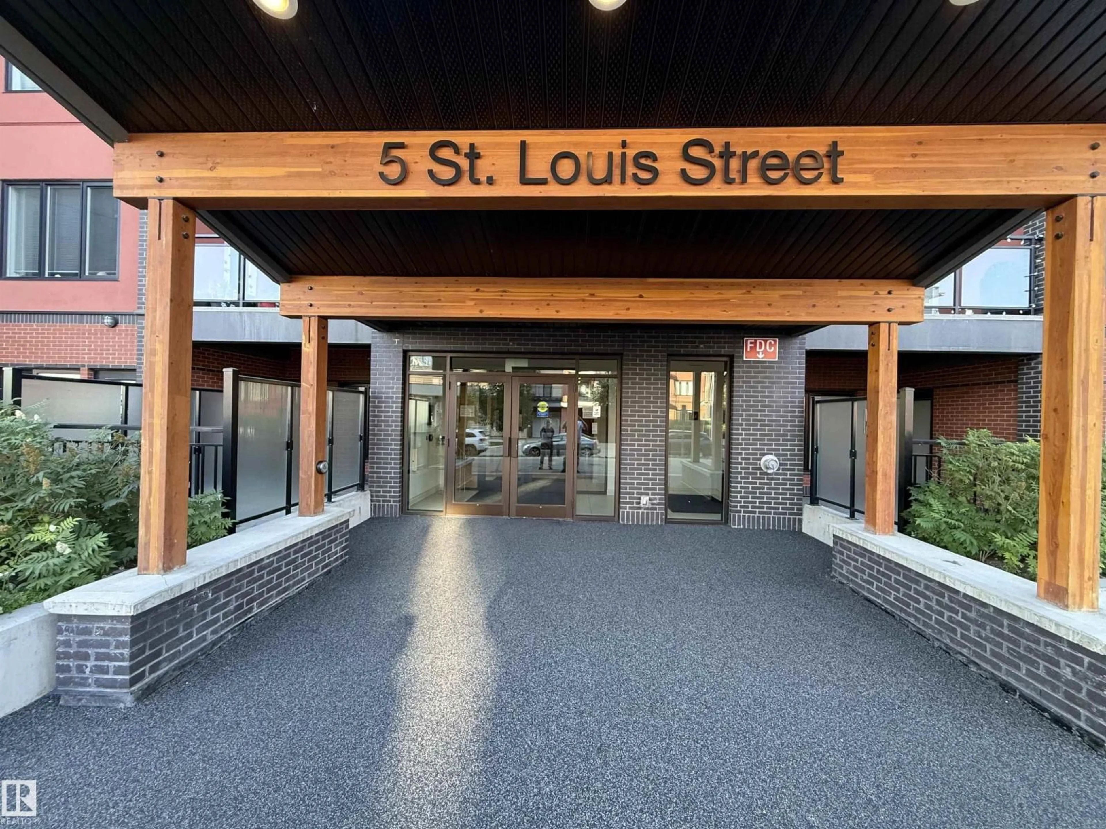 Lobby for 212 ST LOUIS ST, St. Albert Alberta T8N7T2