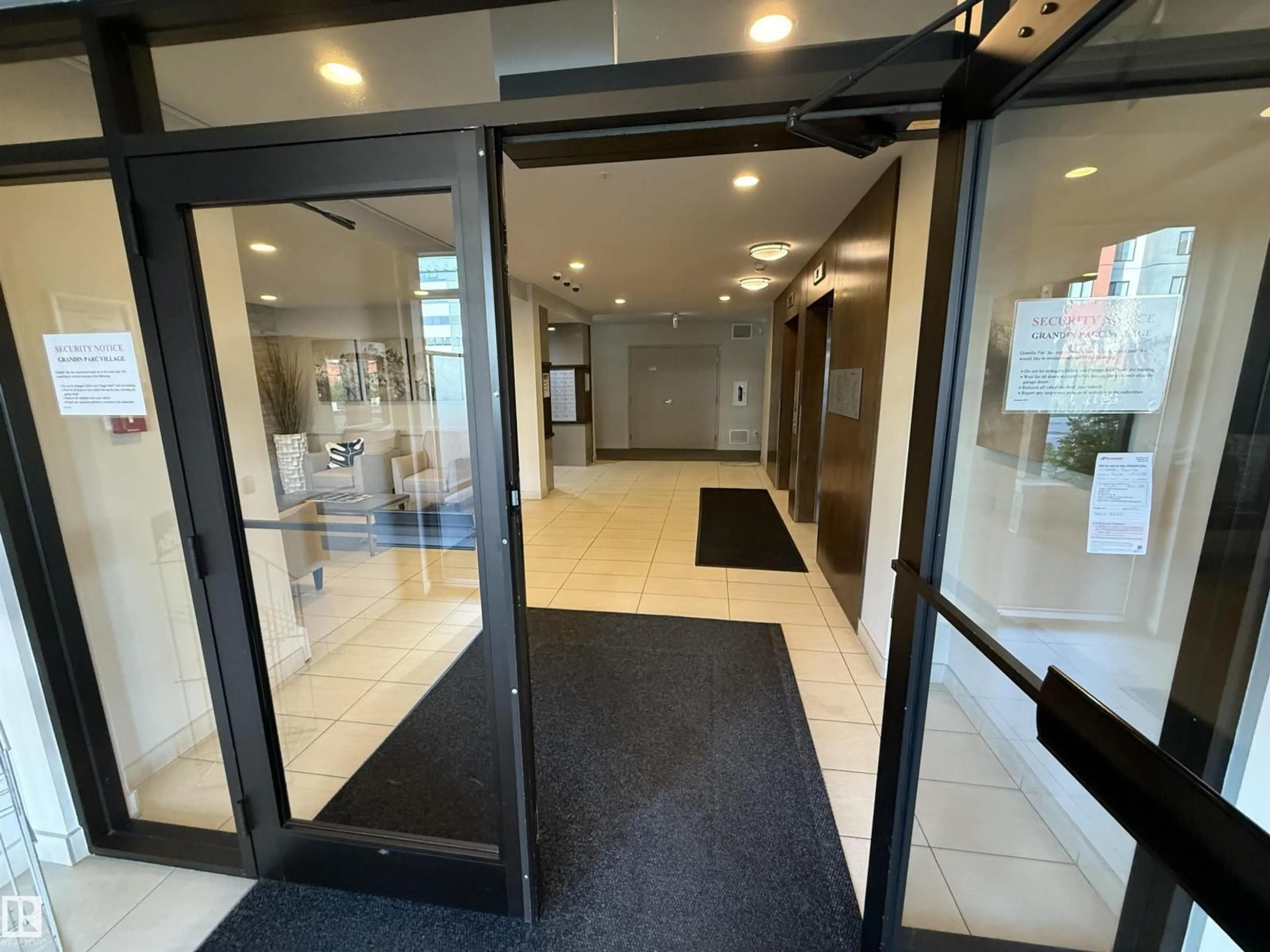 Indoor foyer for 212 ST LOUIS ST, St. Albert Alberta T8N7T2