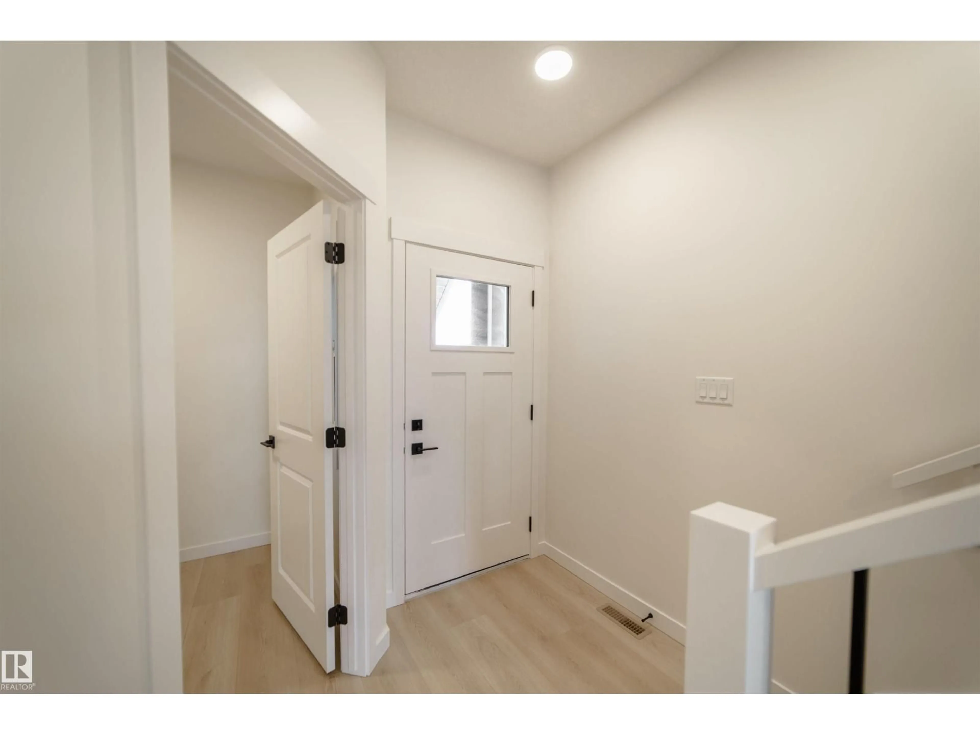 Indoor entryway for SW - 1303 PODERSKY WD, Edmonton Alberta T6W5E4