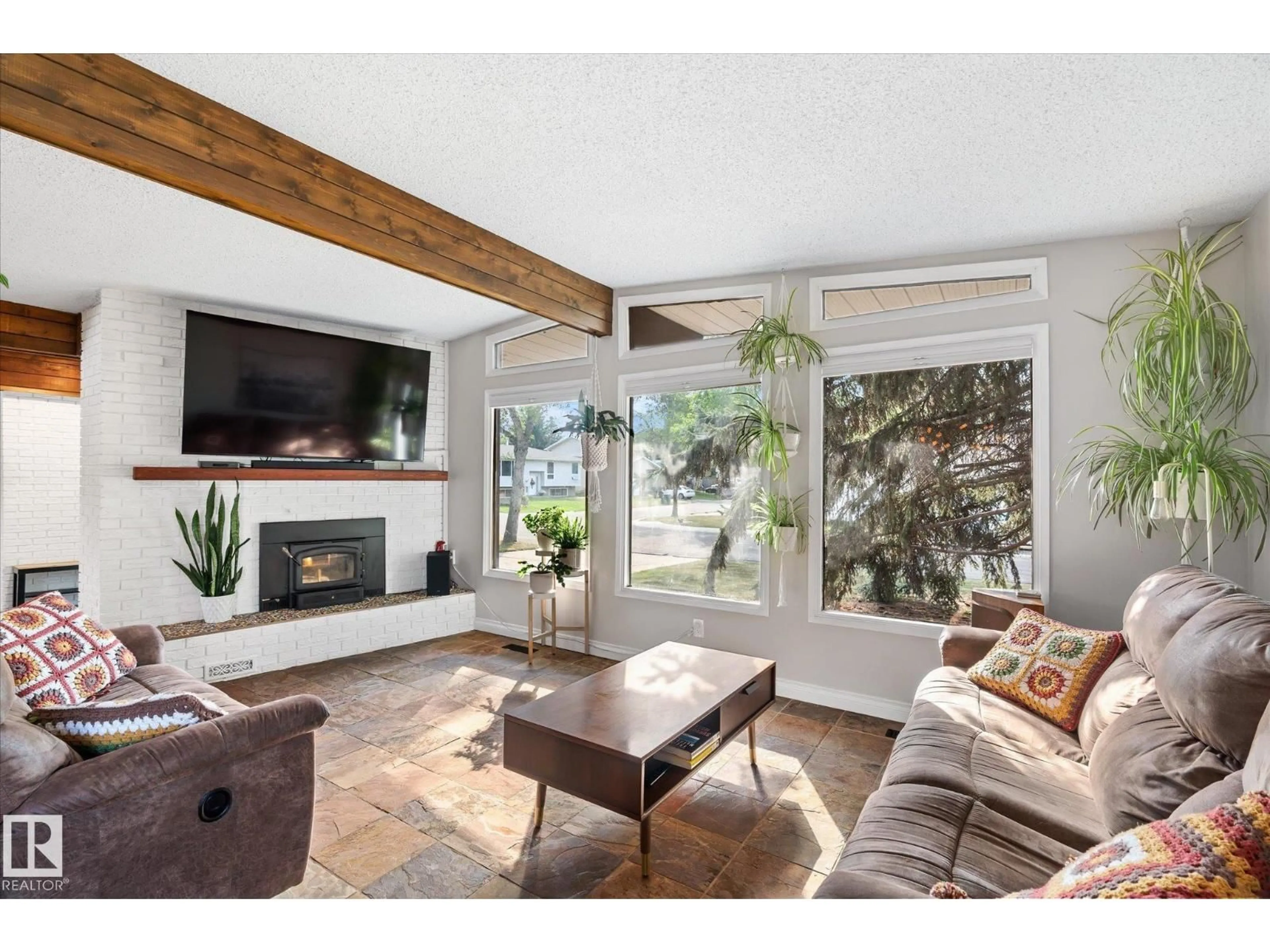 Living room with furniture, unknown for 31 LORRAINE CR, St. Albert Alberta T8N2R4