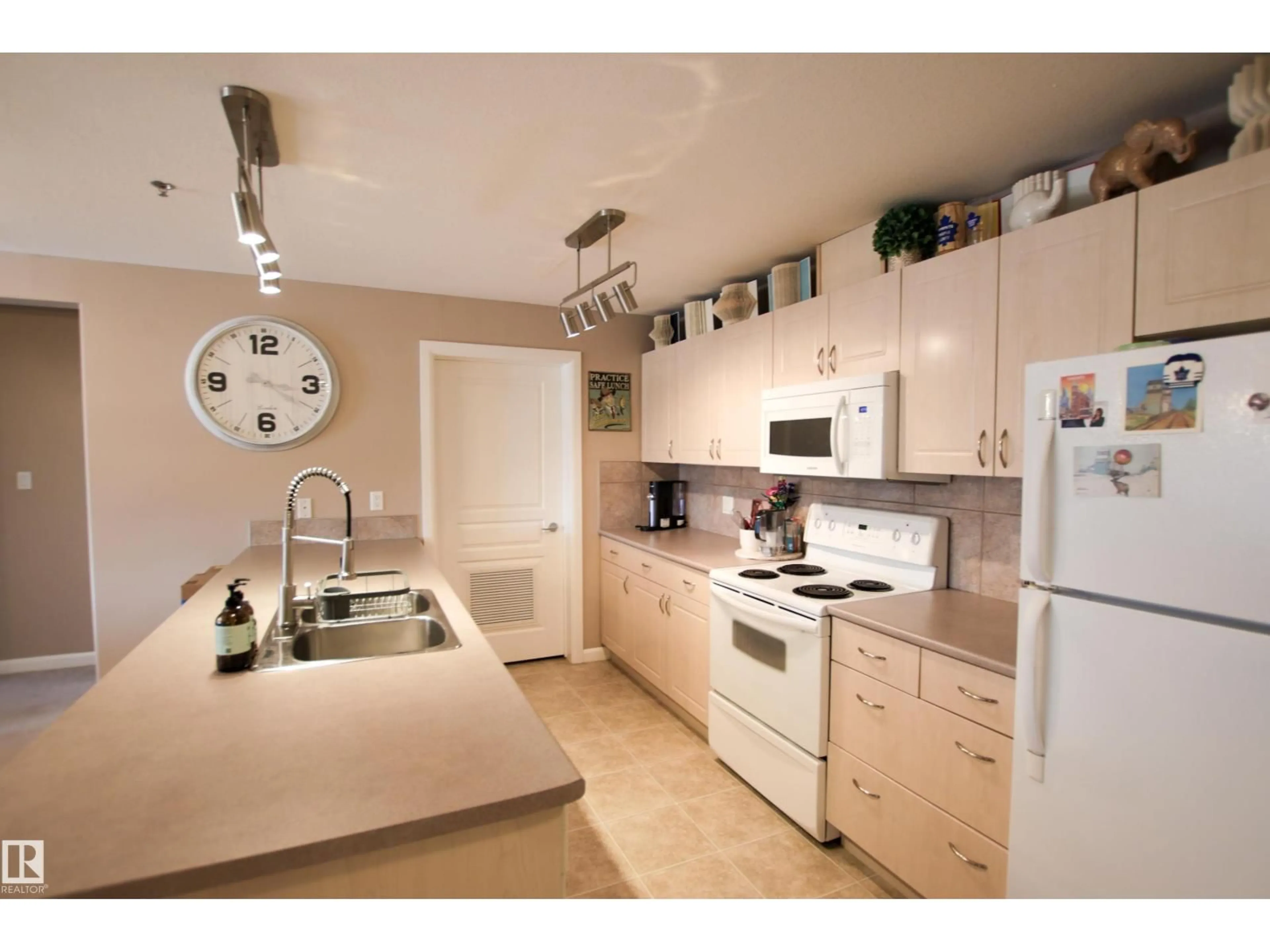 Standard kitchen, unknown for 232 HOOKE RD, Edmonton Alberta T5A5J5