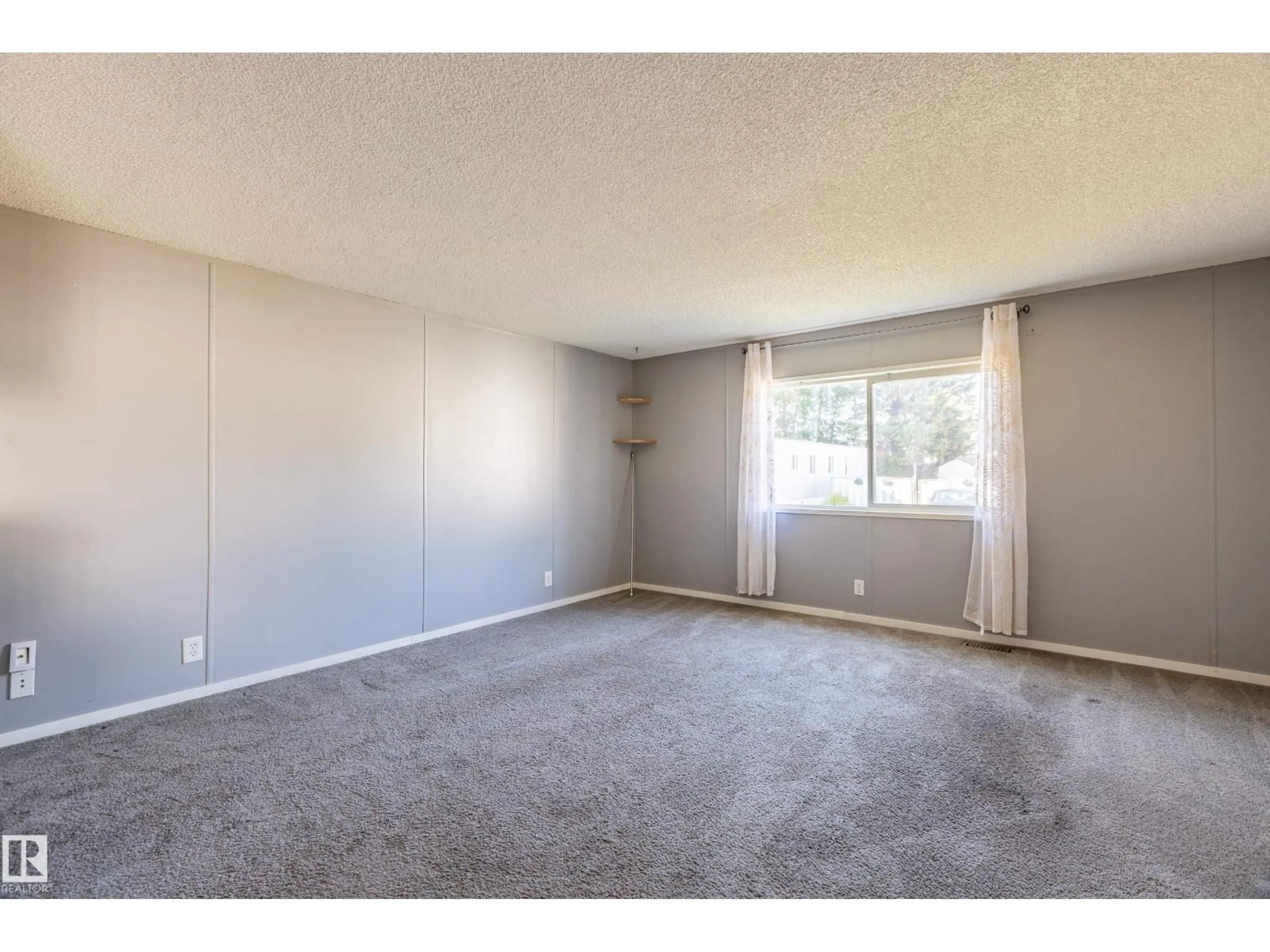A pic of a room for 5 - 10410 101A ST, Morinville Alberta T8R1A1