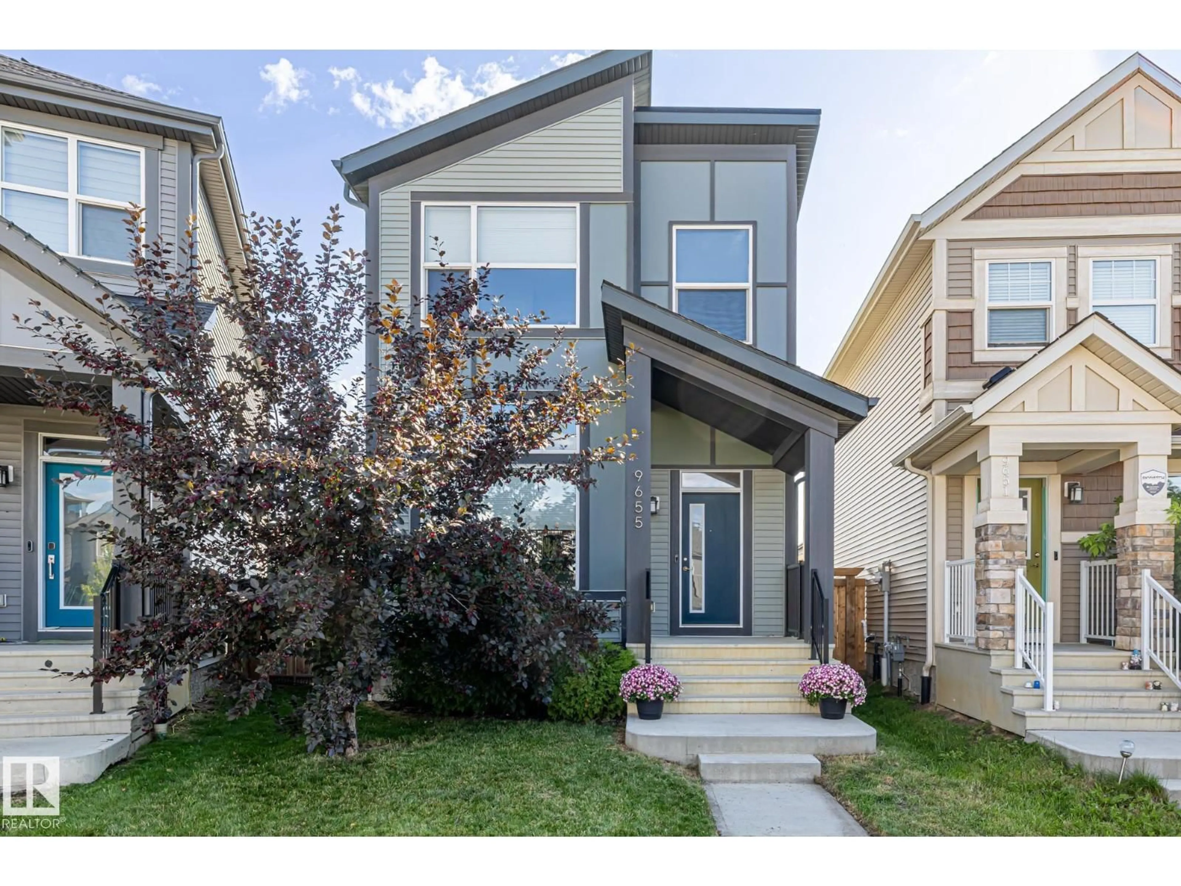 Home with vinyl exterior material, street for NW - 9655 225 ST, Edmonton Alberta T5T7K5
