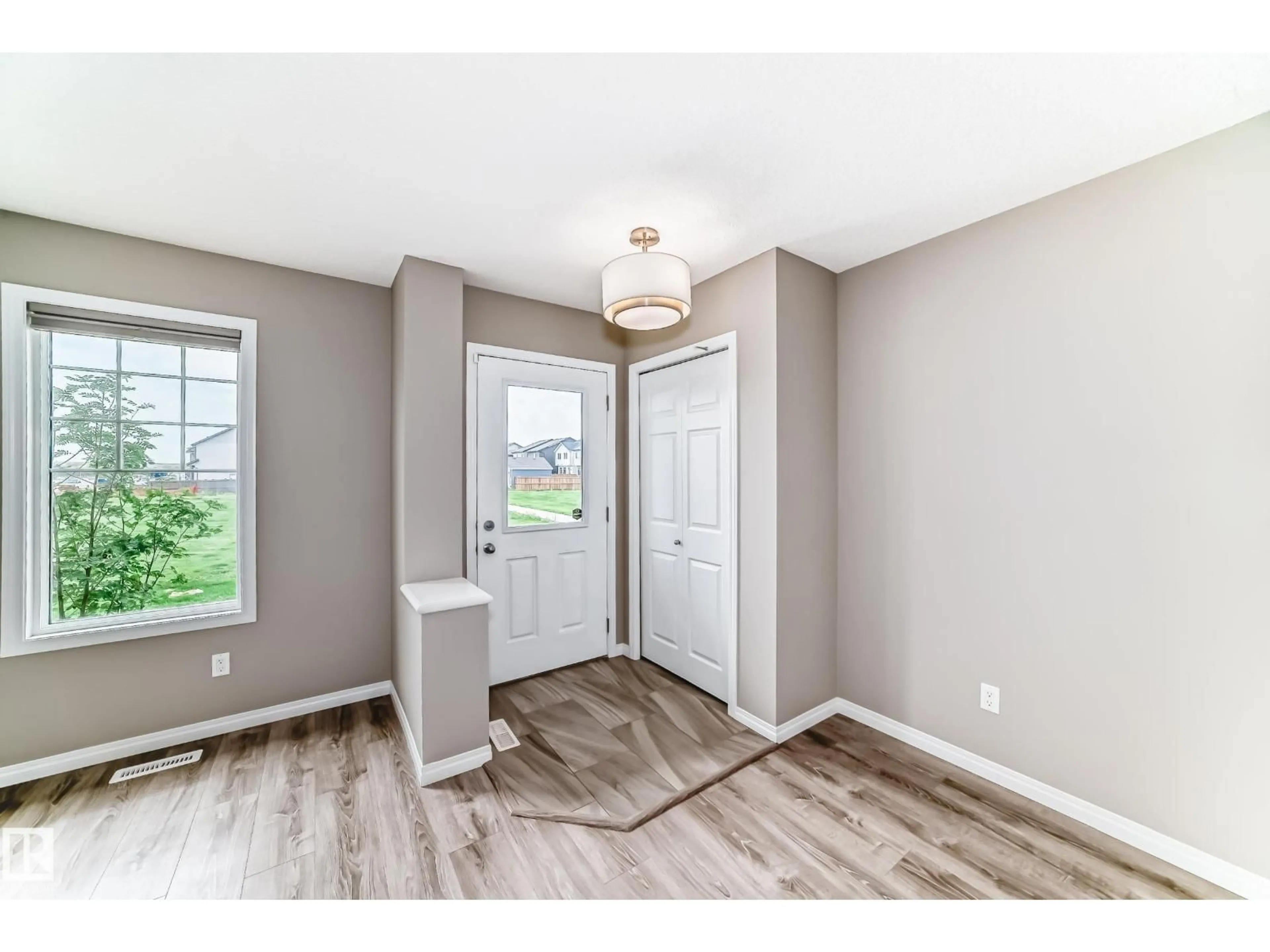 Indoor entryway for 2271 PRICE LN, Edmonton Alberta T6W3P9