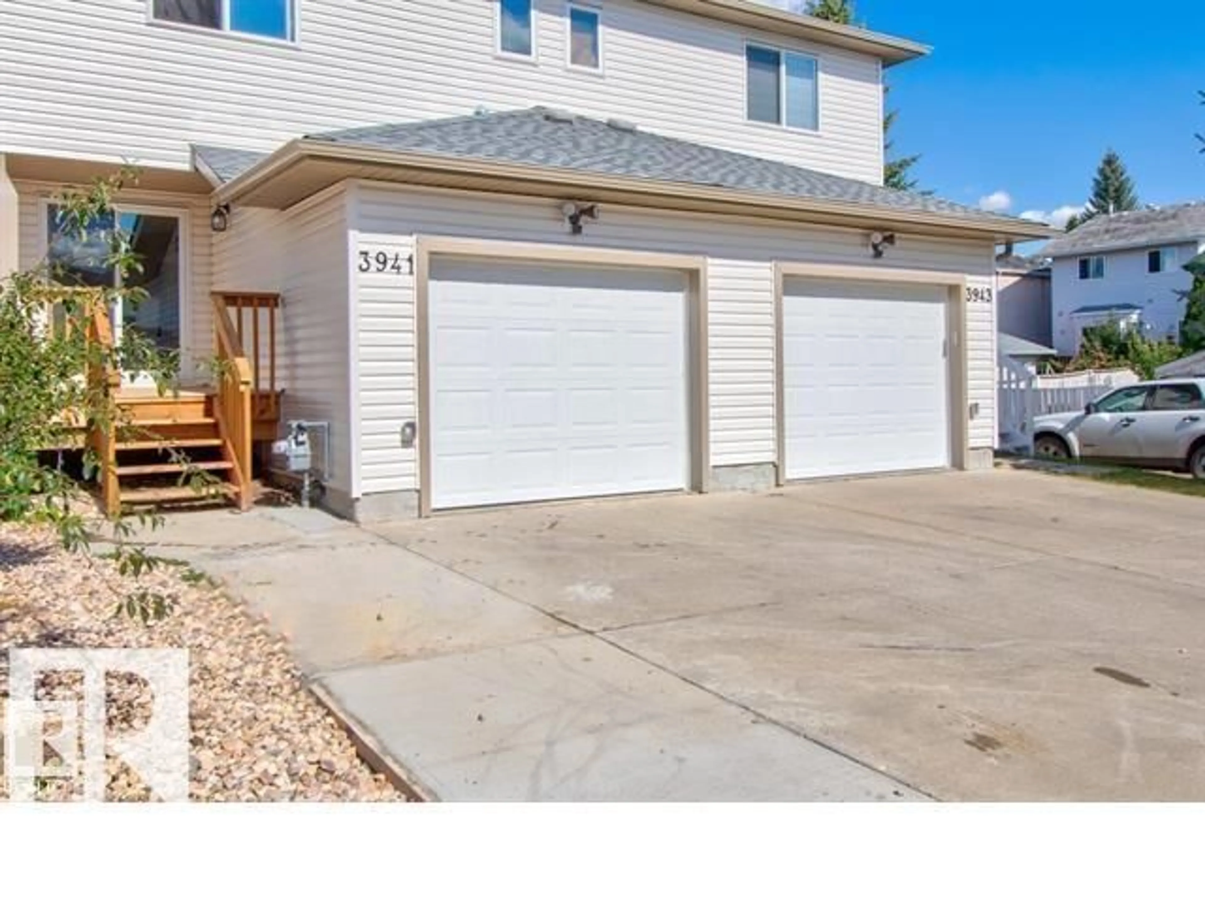 Indoor garage for 3941 38 ST, Edmonton Alberta T6L6S9
