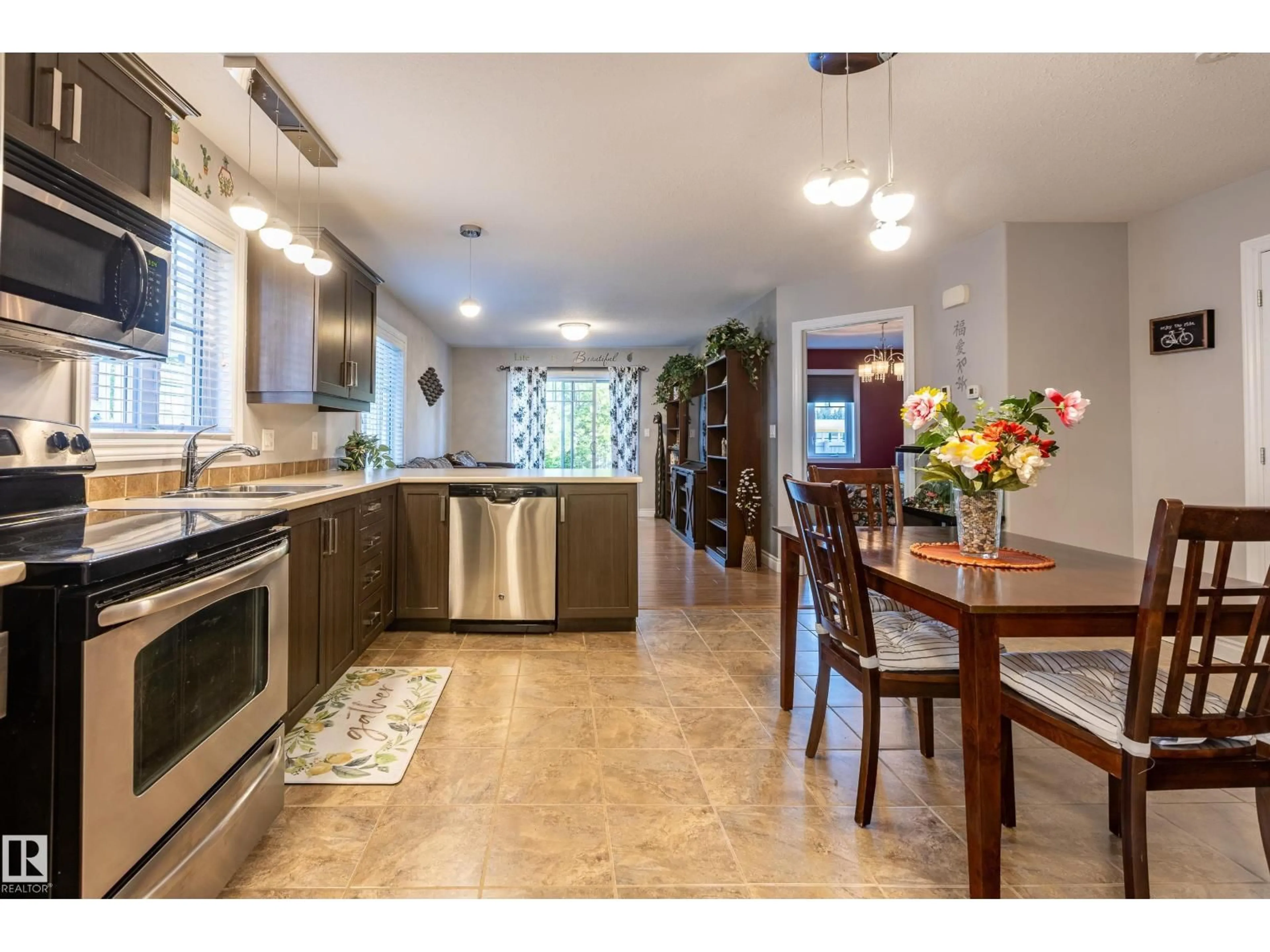 Open concept kitchen, ceramic/tile floor for 12 10105 101 AV, Morinville Alberta T8R1A6