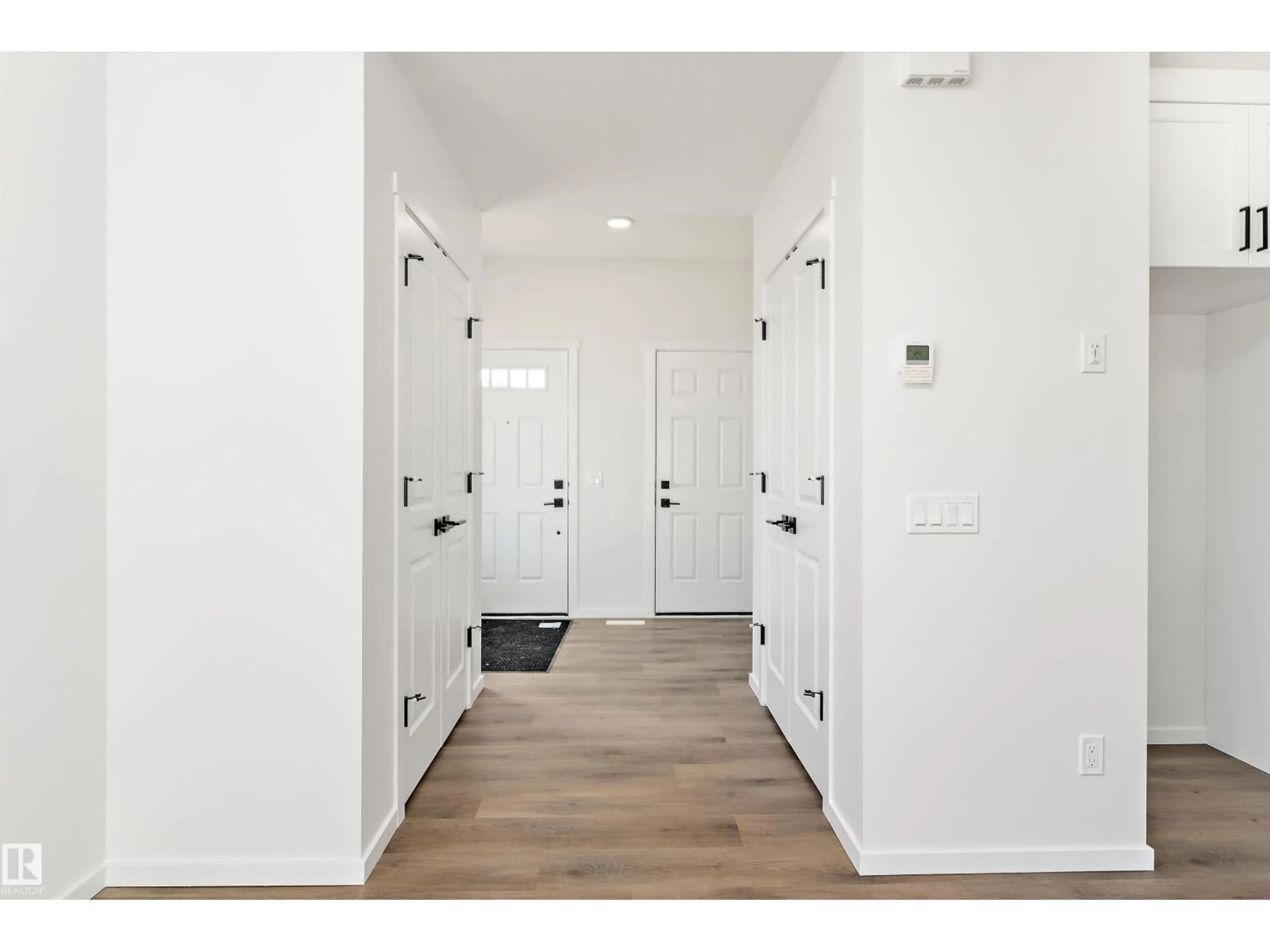 Indoor entryway for 1113 CRISTALL CRESCENT, Edmonton Alberta T6W2Z1