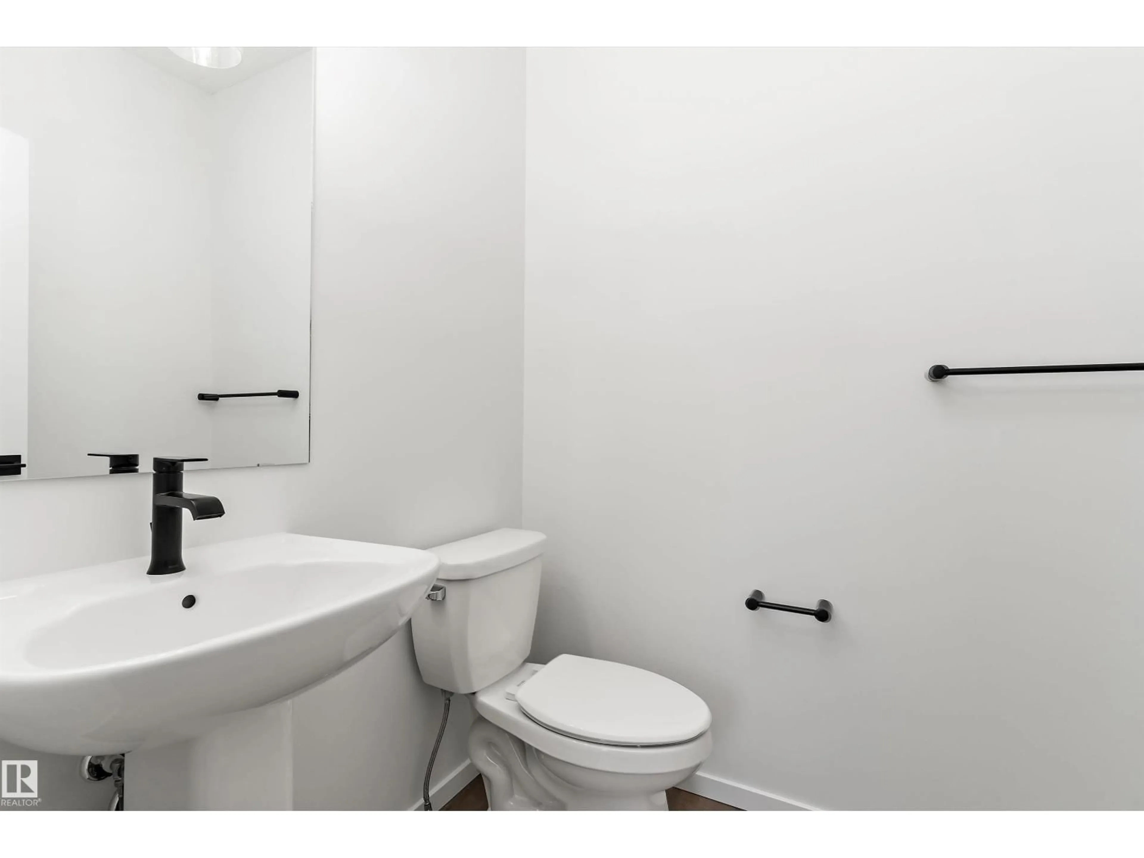 Standard bathroom, unknown for 1113 CRISTALL CRESCENT, Edmonton Alberta T6W2Z1