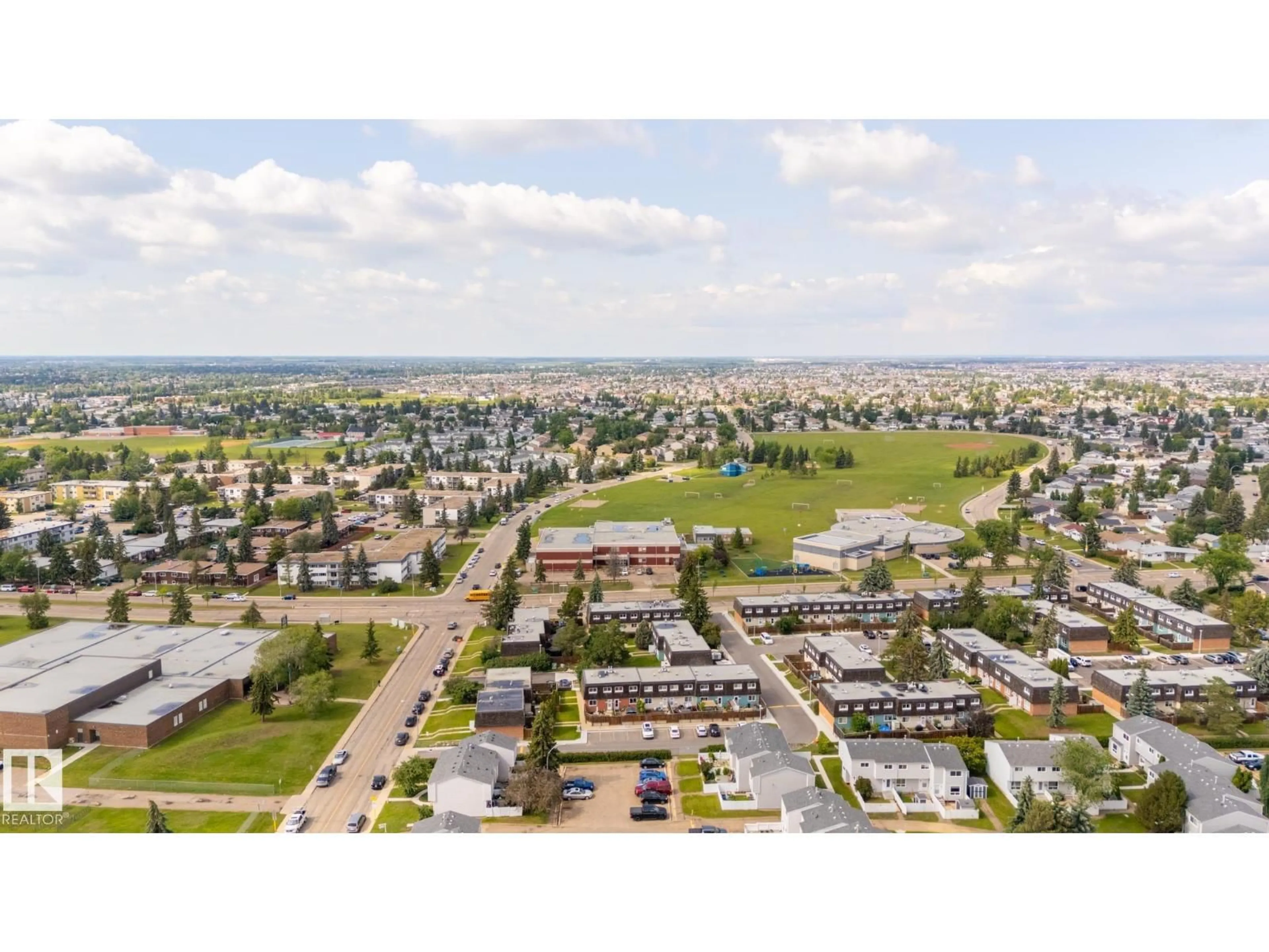 A pic from outside/outdoor area/front of a property/back of a property/a pic from drone, unknown for 170 MAYFAIR MEWS ME, Edmonton Alberta T5E5R7