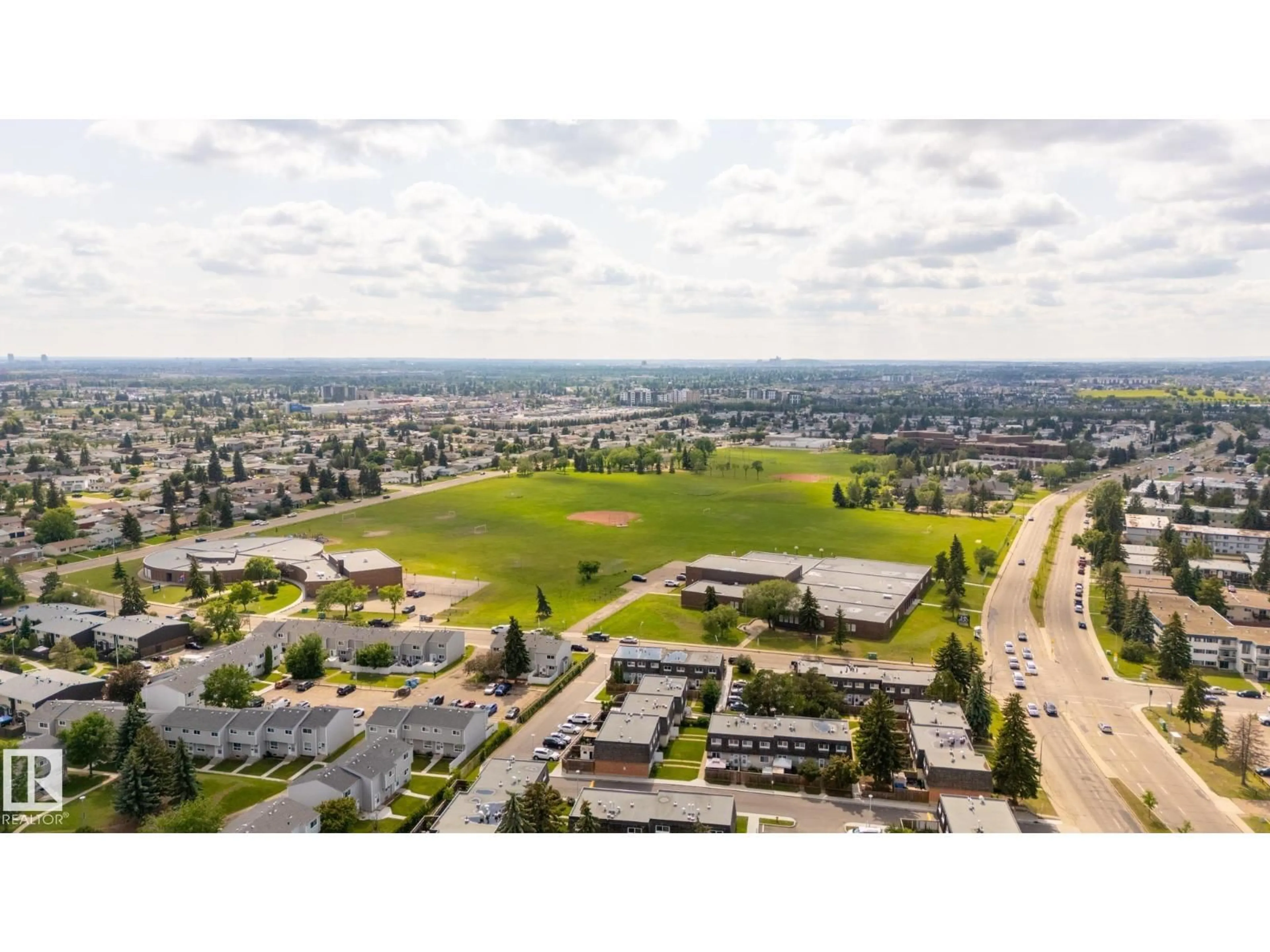 A pic from outside/outdoor area/front of a property/back of a property/a pic from drone, mountain view for 170 MAYFAIR MEWS ME, Edmonton Alberta T5E5R7