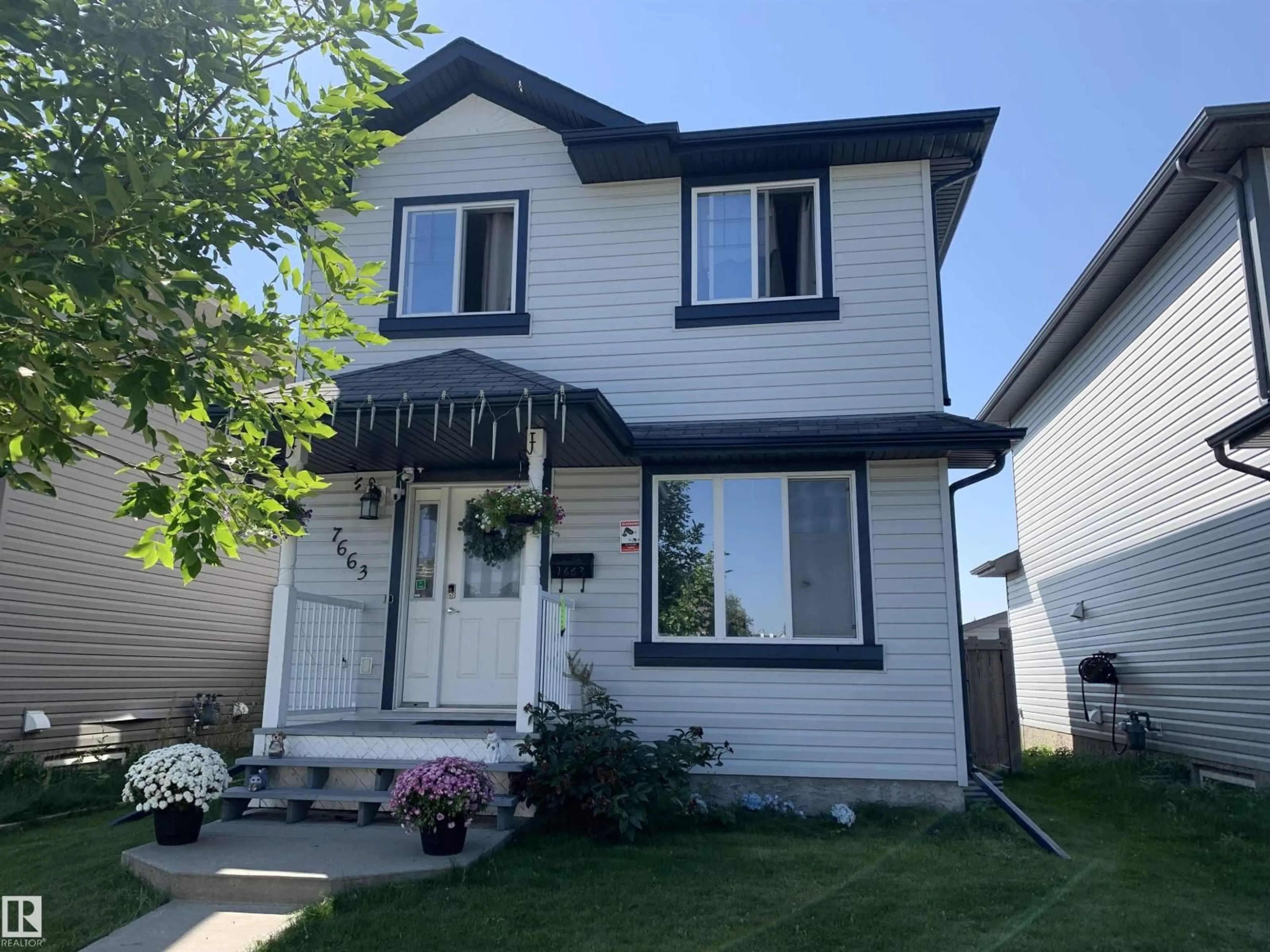 Home with vinyl exterior material, street for NW - 7663 SCHMID CR, Edmonton Alberta T6R0K7