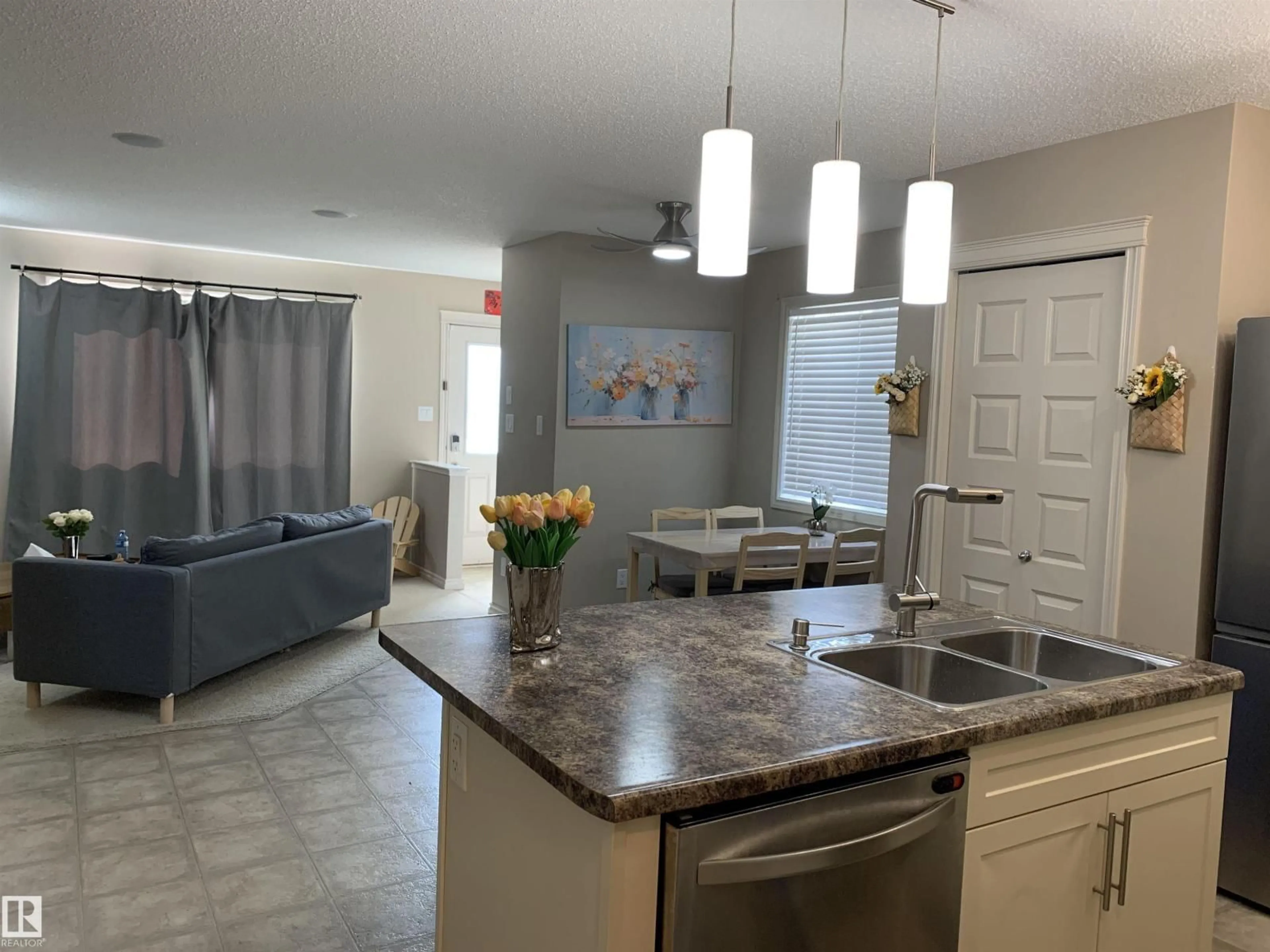 Open concept kitchen, ceramic/tile floor for NW - 7663 SCHMID CR, Edmonton Alberta T6R0K7