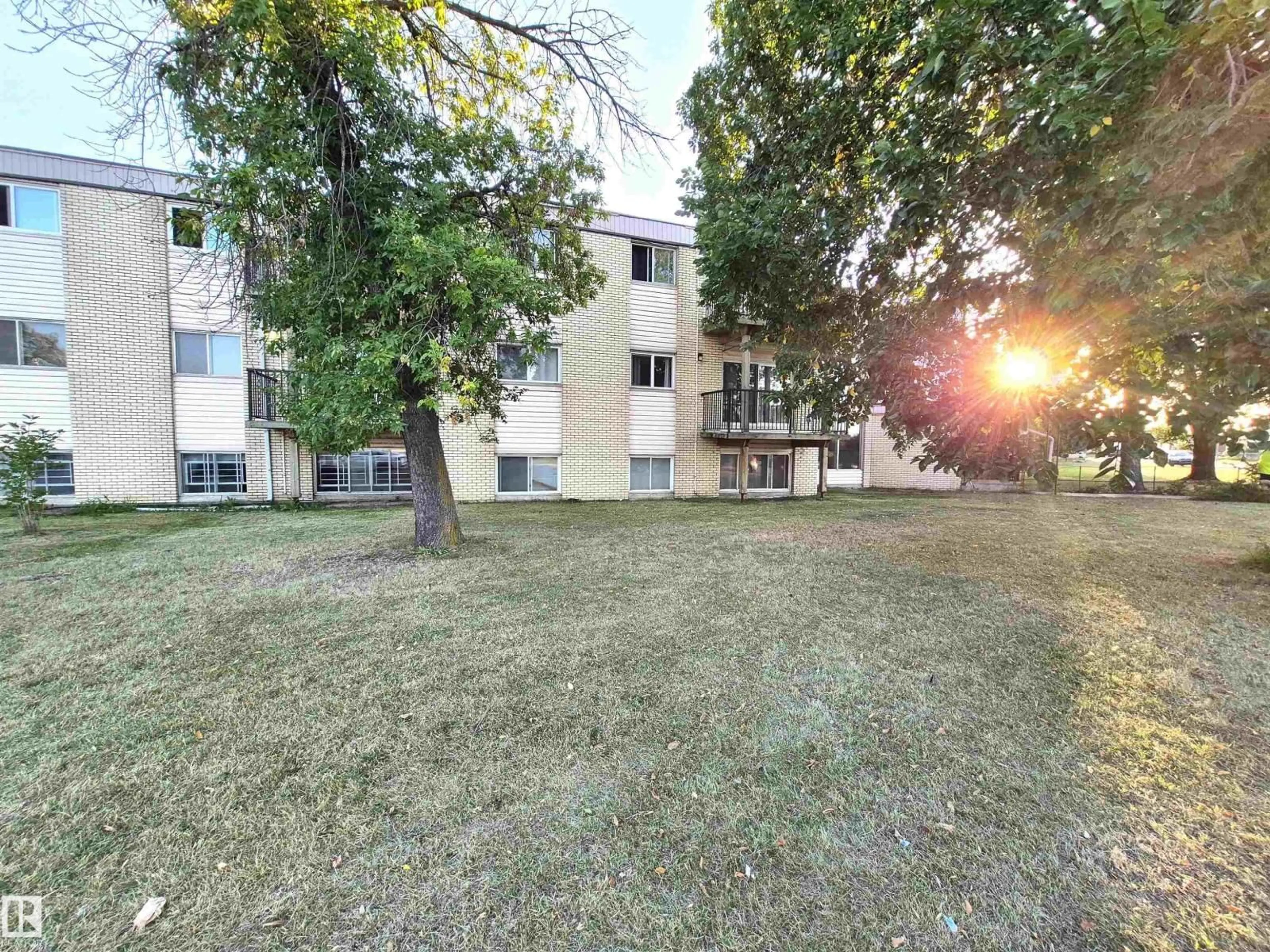 A pic from outside/outdoor area/front of a property/back of a property/a pic from drone, unknown for 22C - 5715 133 AV, Edmonton Alberta T5A0K3