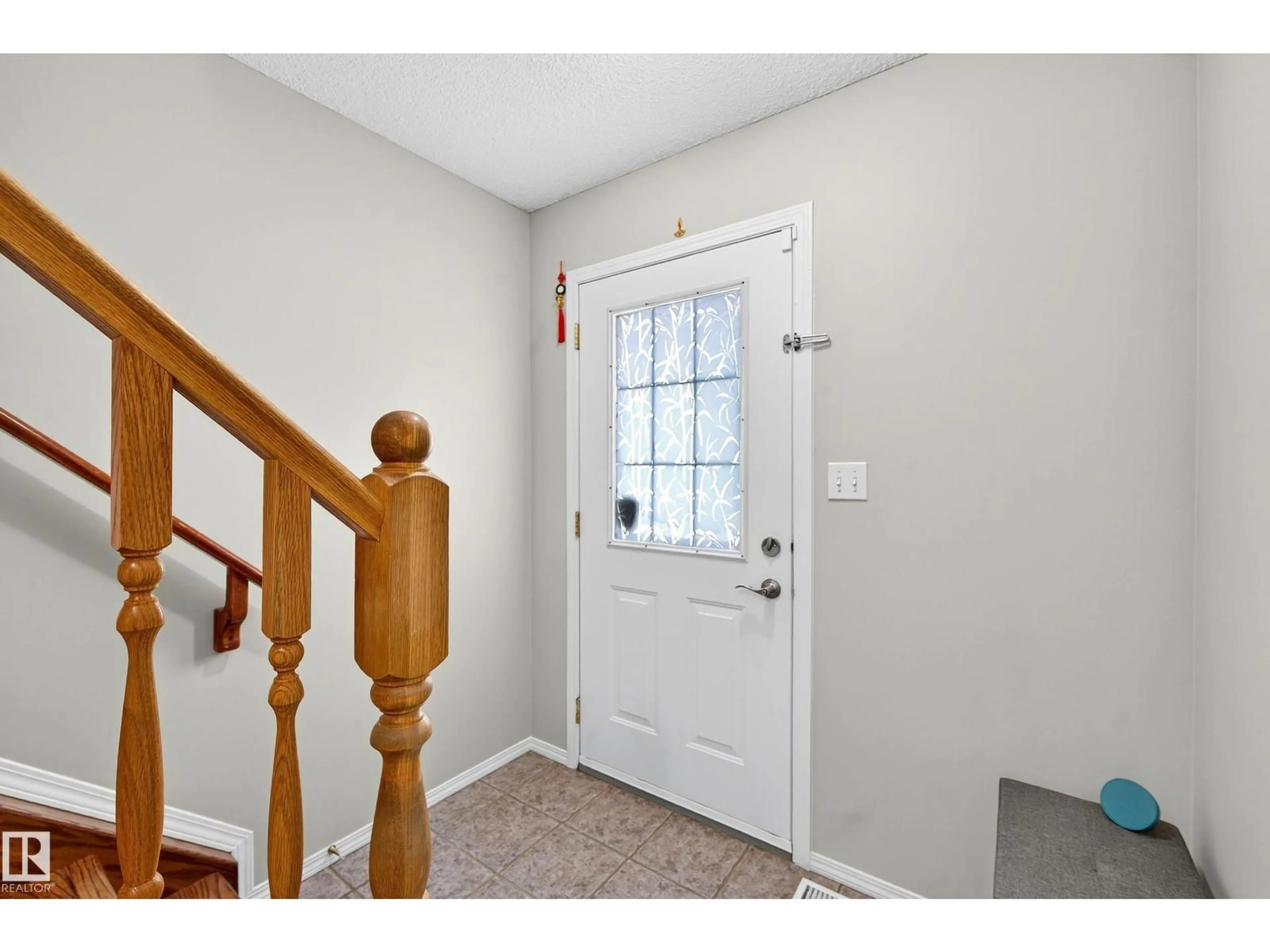 Indoor entryway for 14603 NW - 24 MILLER BV, Edmonton Alberta T5Y3B6