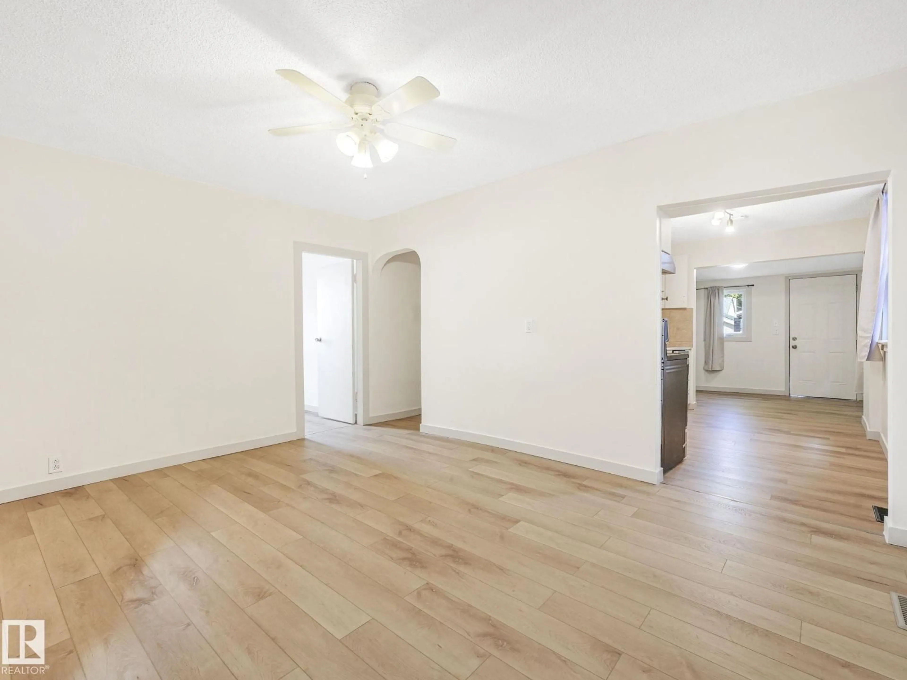 A pic of a room for 11927 95A ST NW, Edmonton Alberta T5G1R4